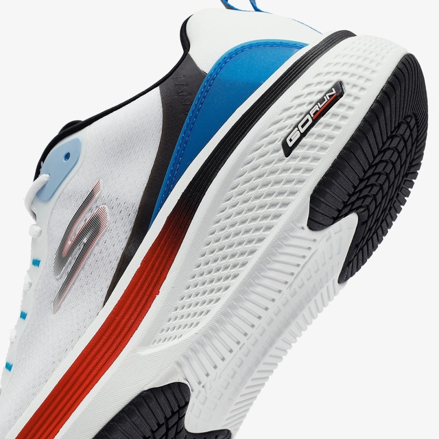 Skechers Beyaz Skechers Go Run Elevate 2.0 Koşu Ayakkabısı
