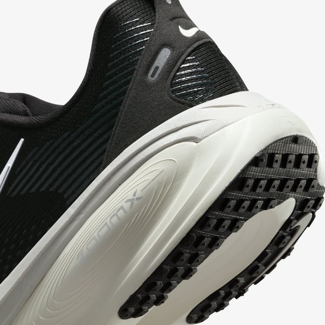 Nike Nike Vomero 18 Erkek Siyah Koşu Ayakkabısı Occasion'da! Siyah - 10. görsel