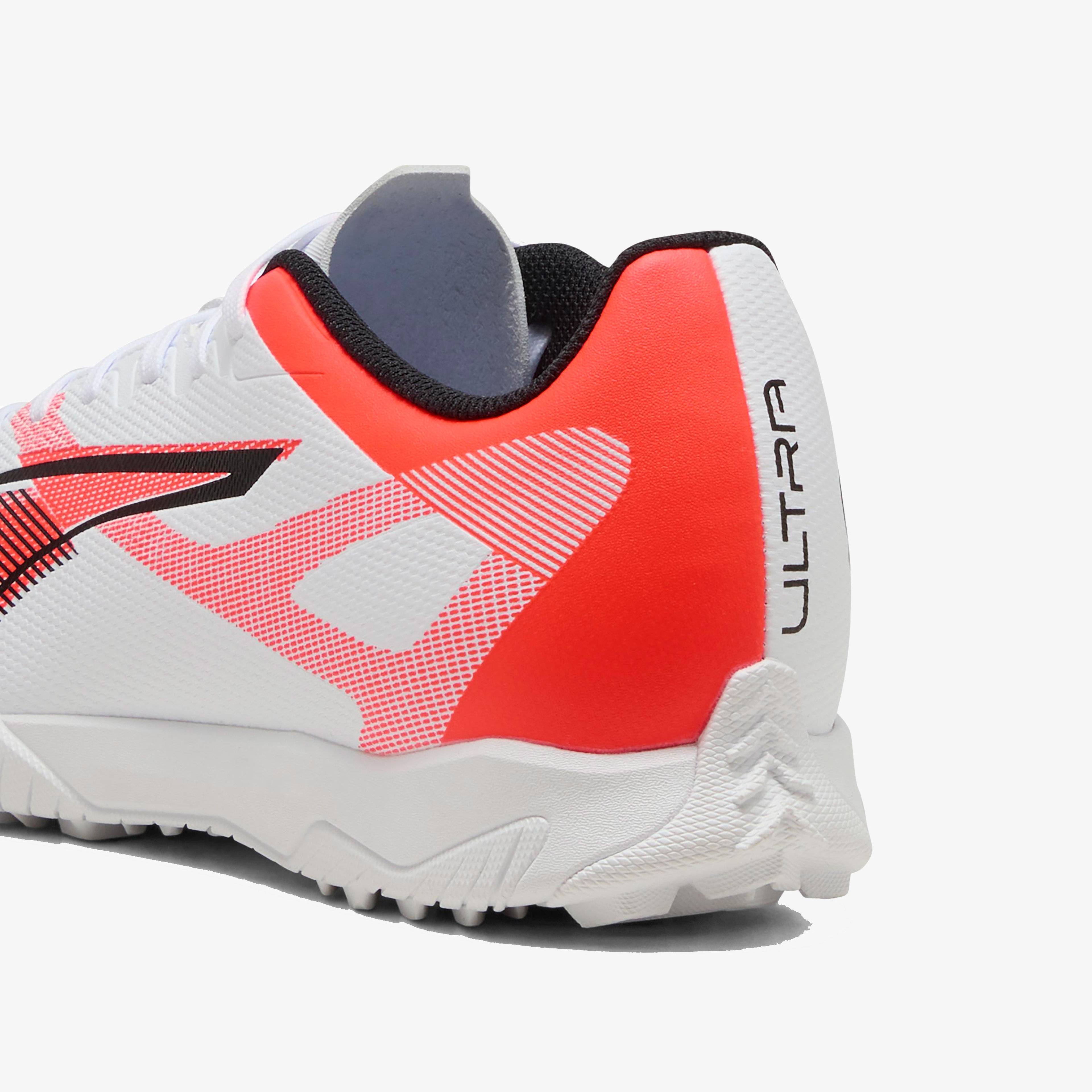Puma Ultra 5 Play Erkek Beyaz Halı Saha Kramponu
