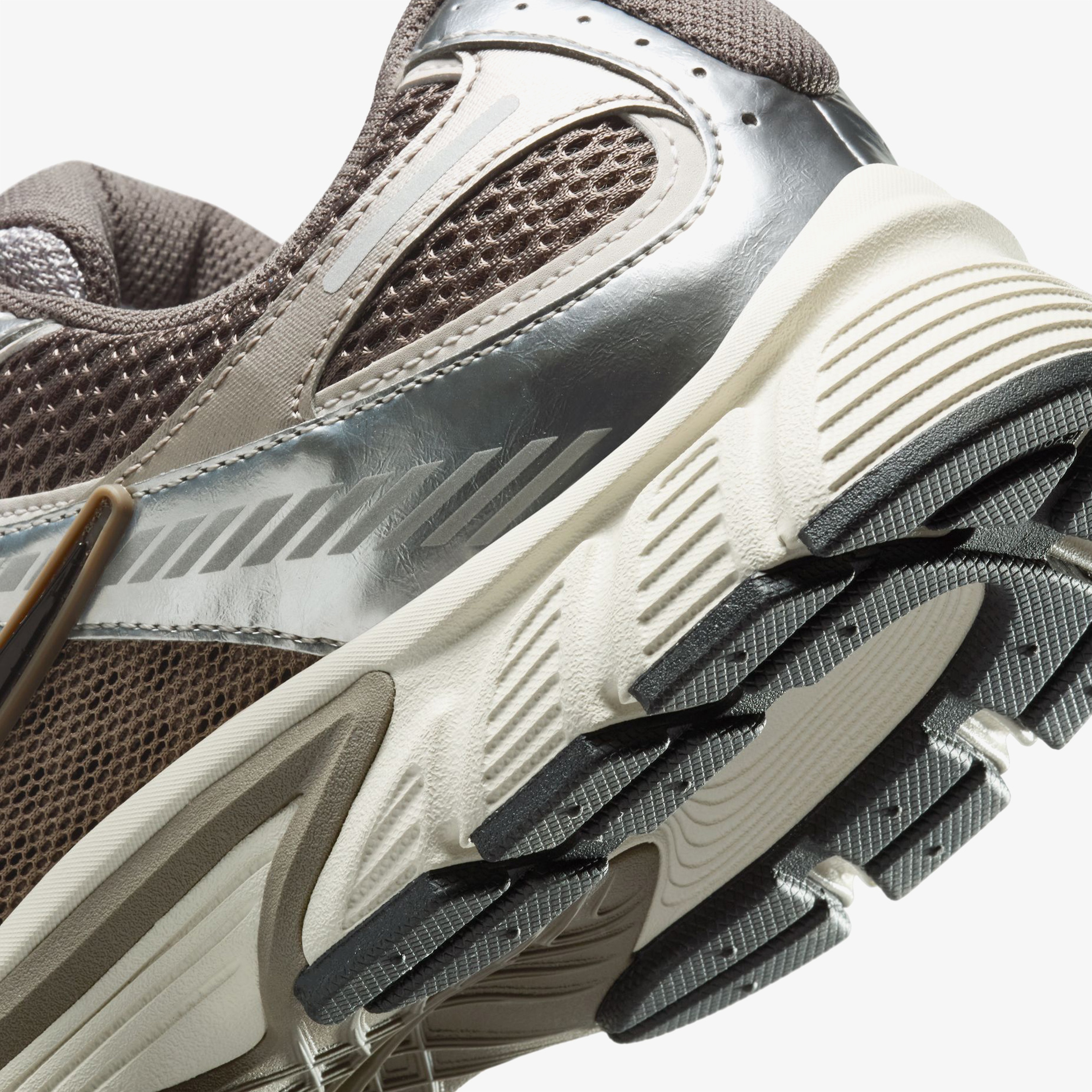 Nike V5 RNR Erkek Kahverengi Spor Ayakkabı