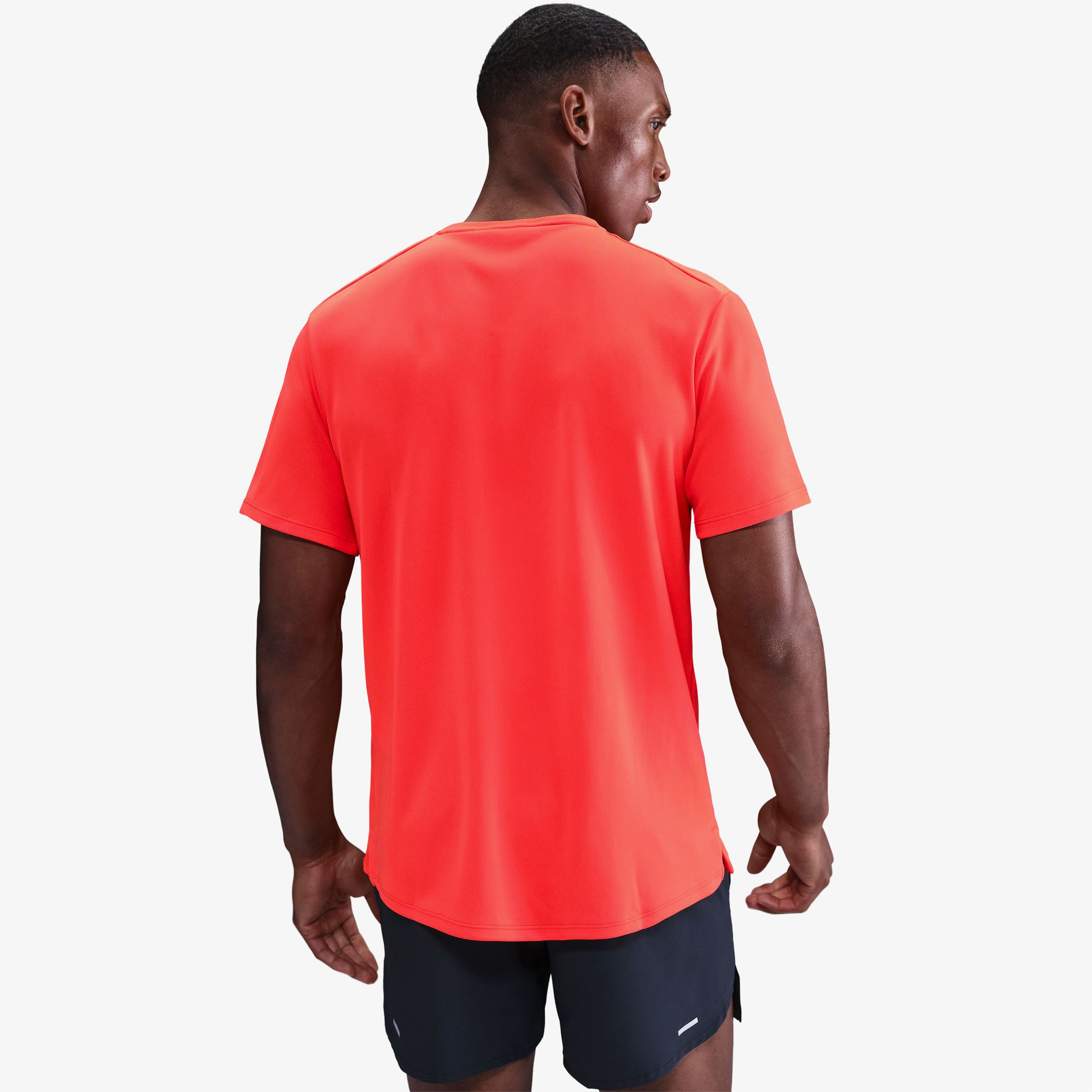 Nike Miler Erkek Turuncu Koşu T-Shirt