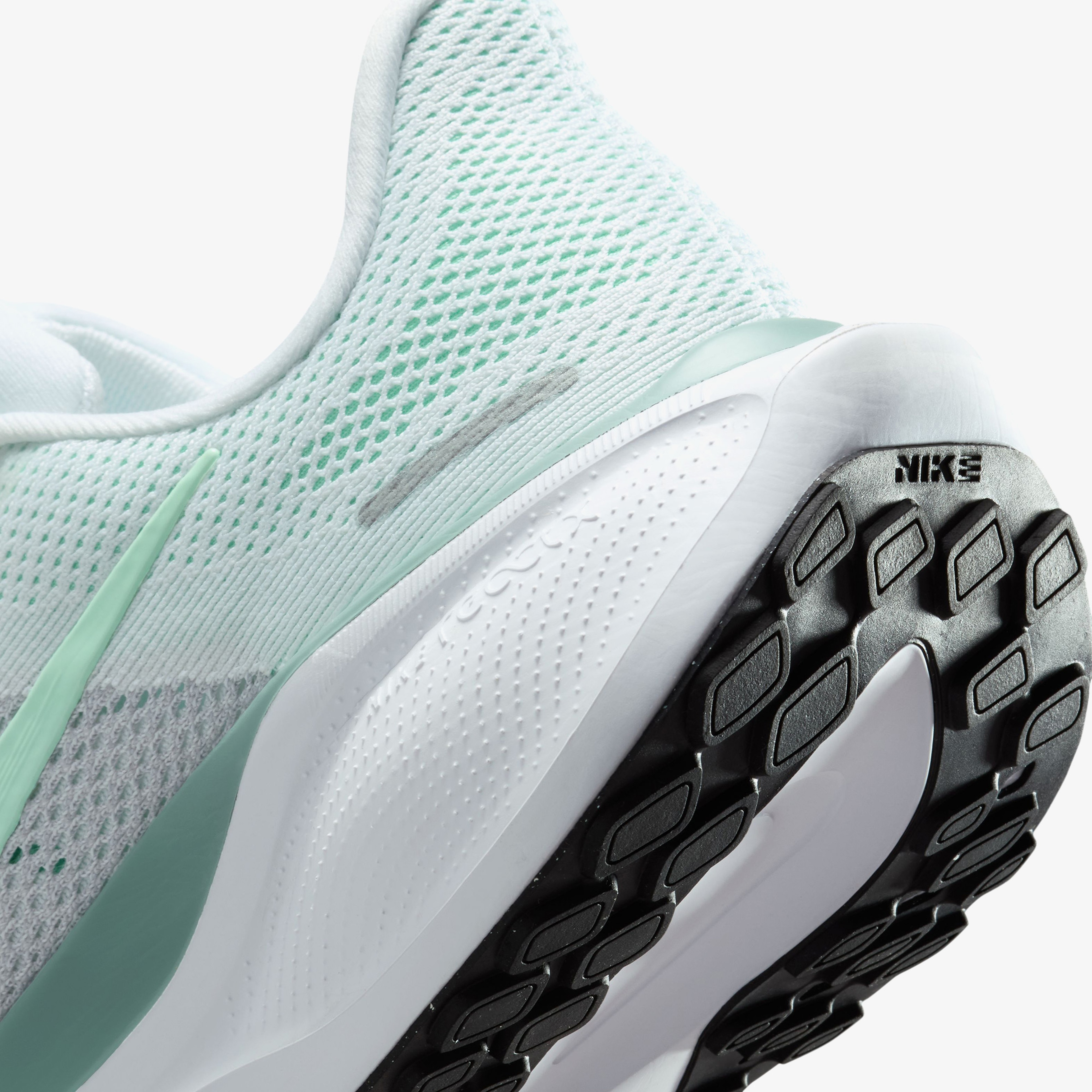 Nike Air Zoom Pegasus 41 Kadın Beyaz Koşu Ayakkabısı