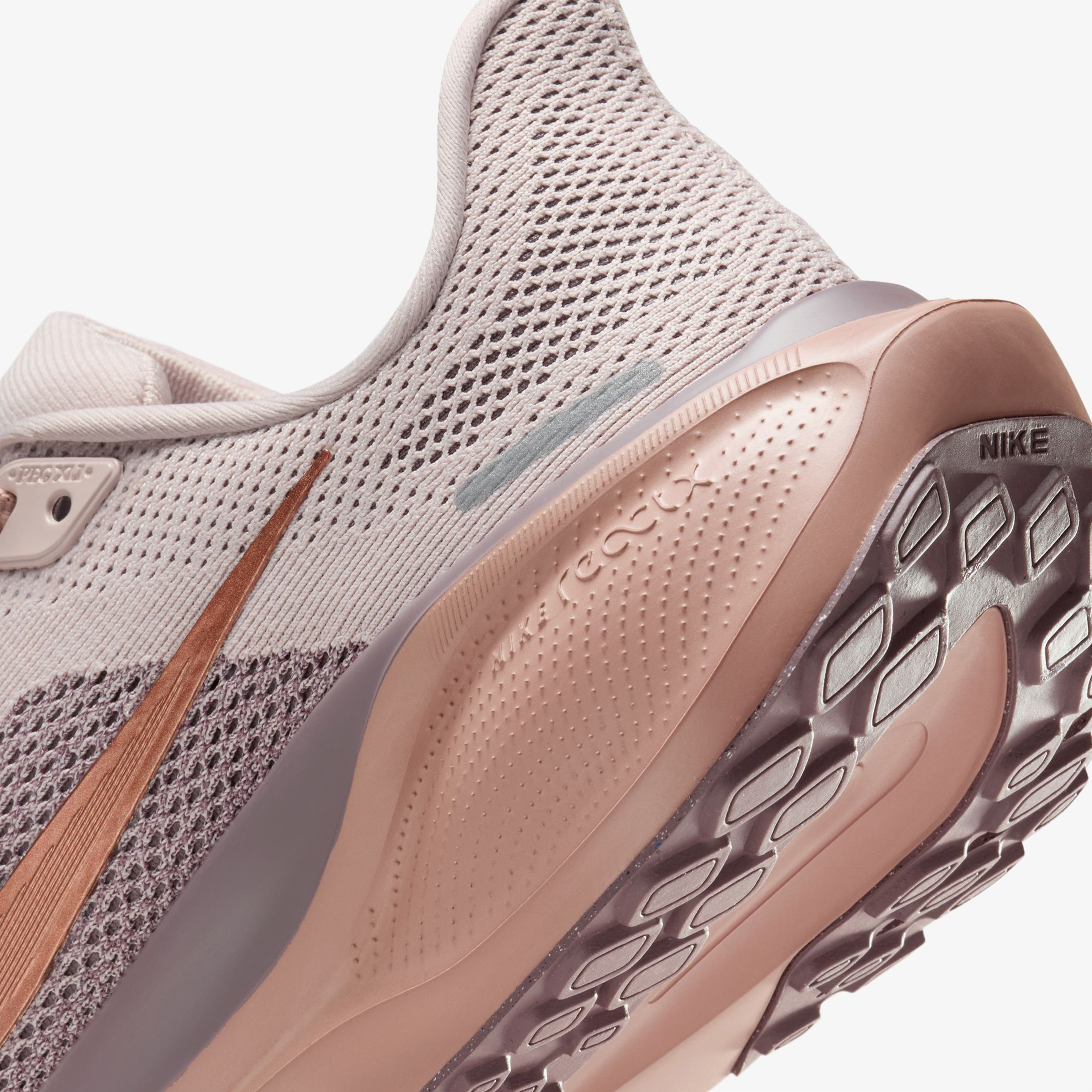 Nike Pegasus 41 Kadın Kırmızı Koşu Ayakkabısı