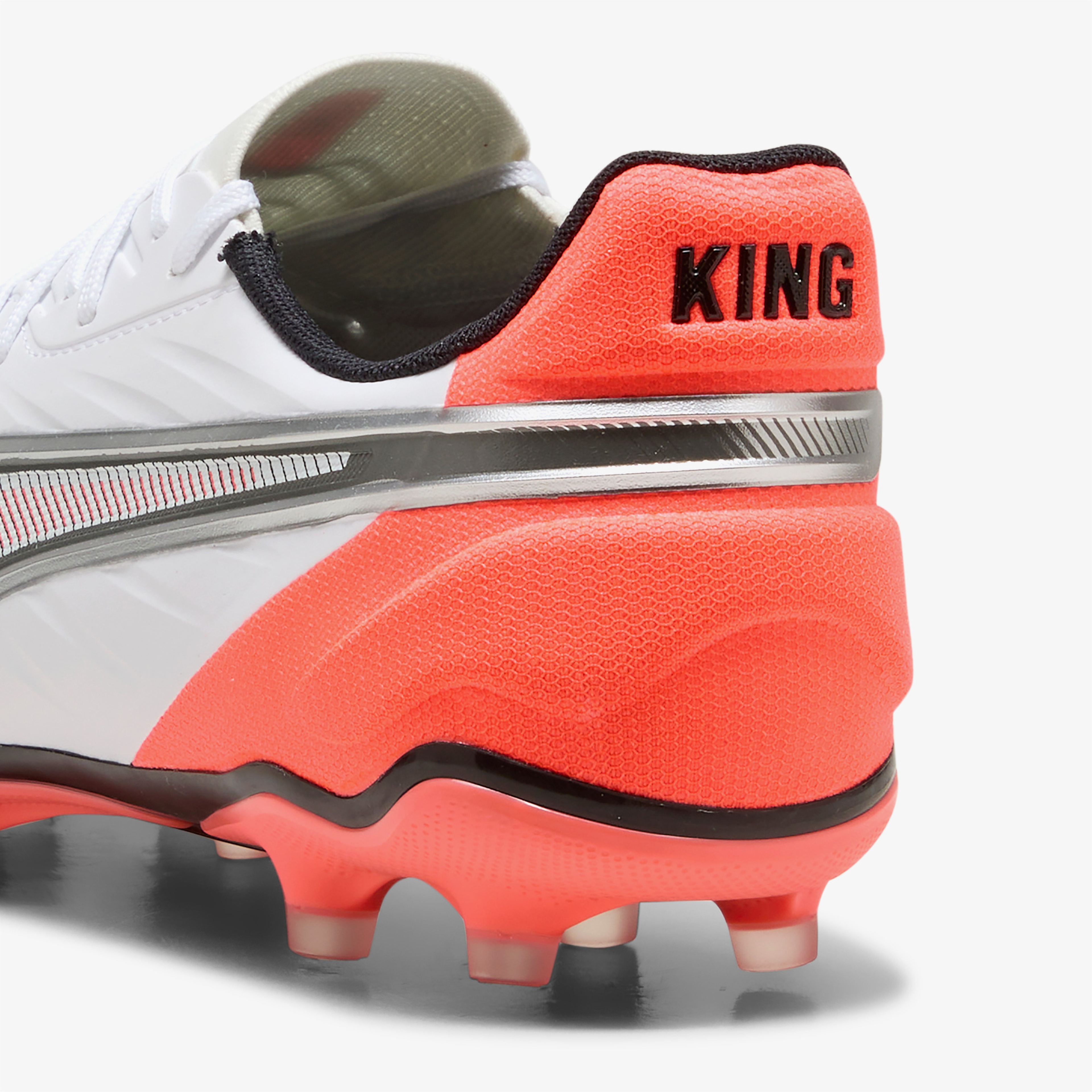 Puma King Match Fg-Ag Erkek Beyaz Çim Saha Kramponu