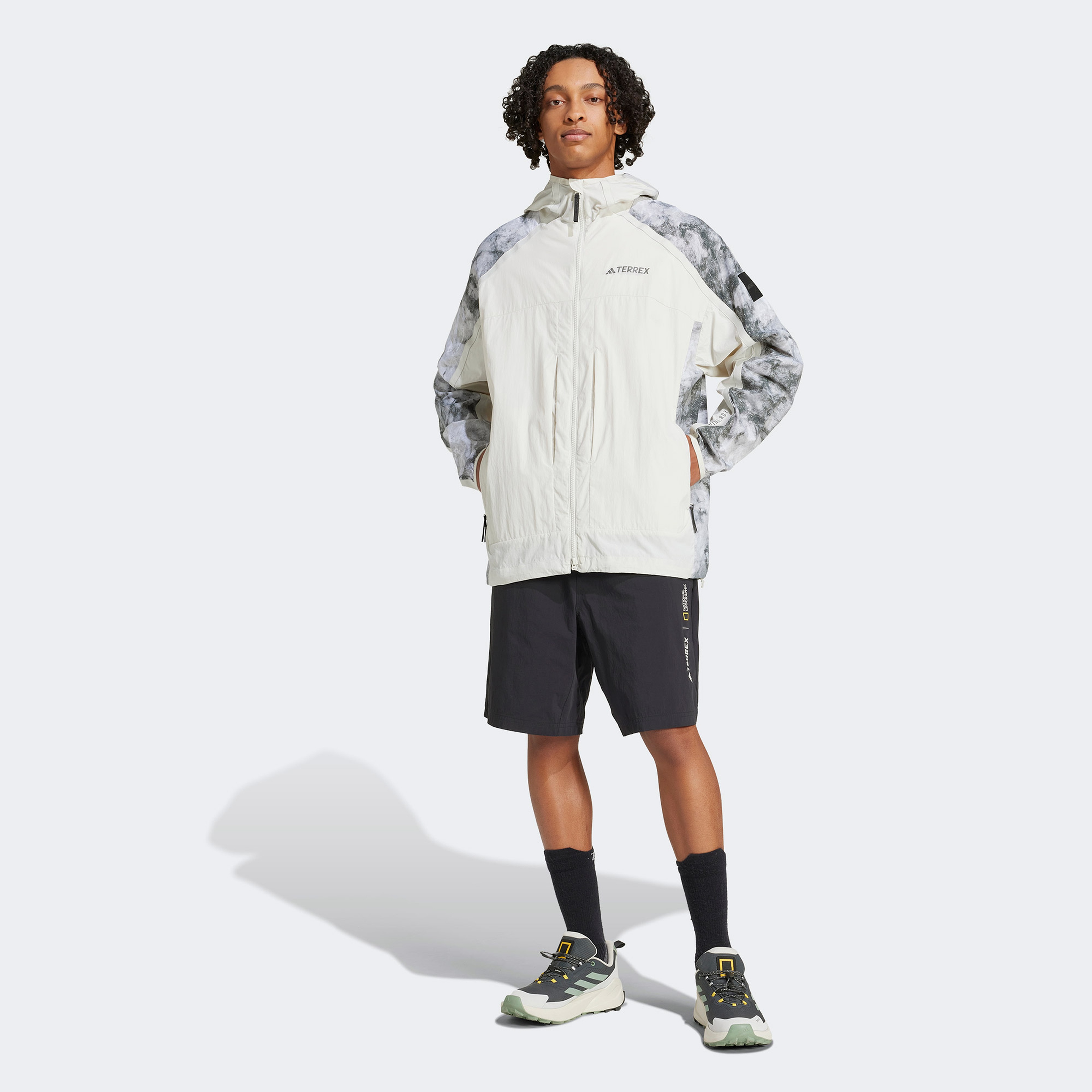 adidas Nat Geo Wind.Rdy Erkek Gri Outdoor Rüzgarlık
