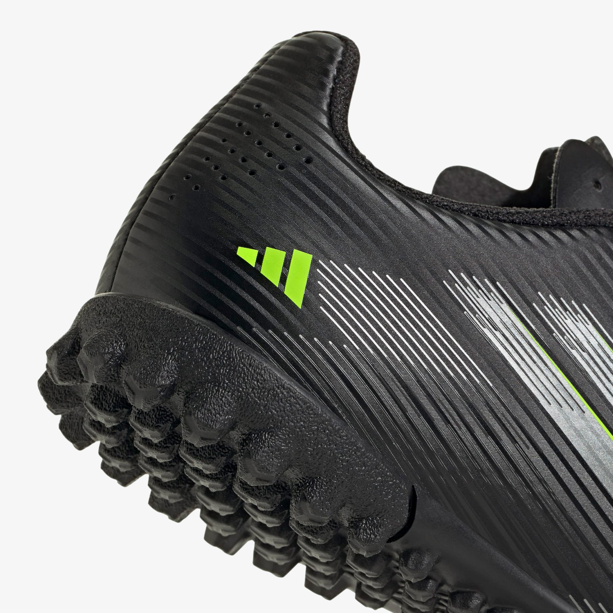 adidas F50 Club Çocuk Siyah Halı Saha Kramponu