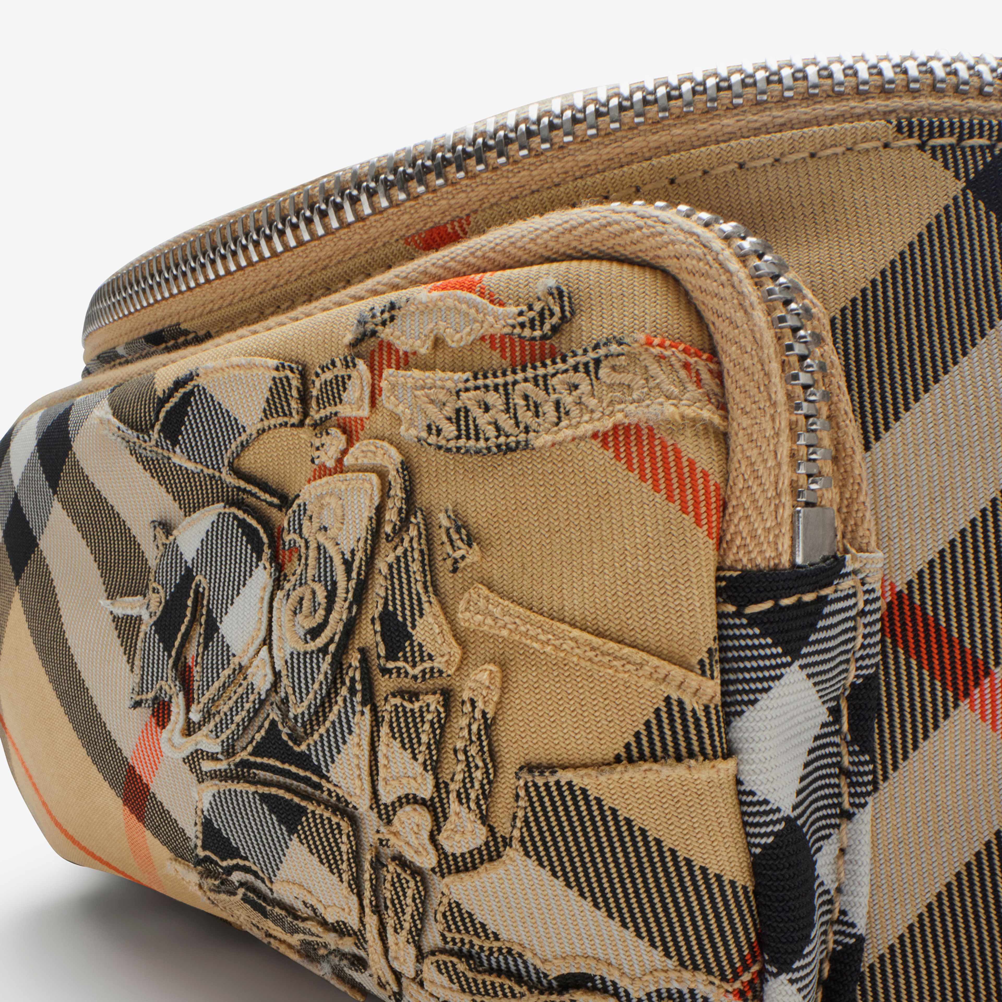 Burberry Classics Small Erkek Bej Bel Çantası