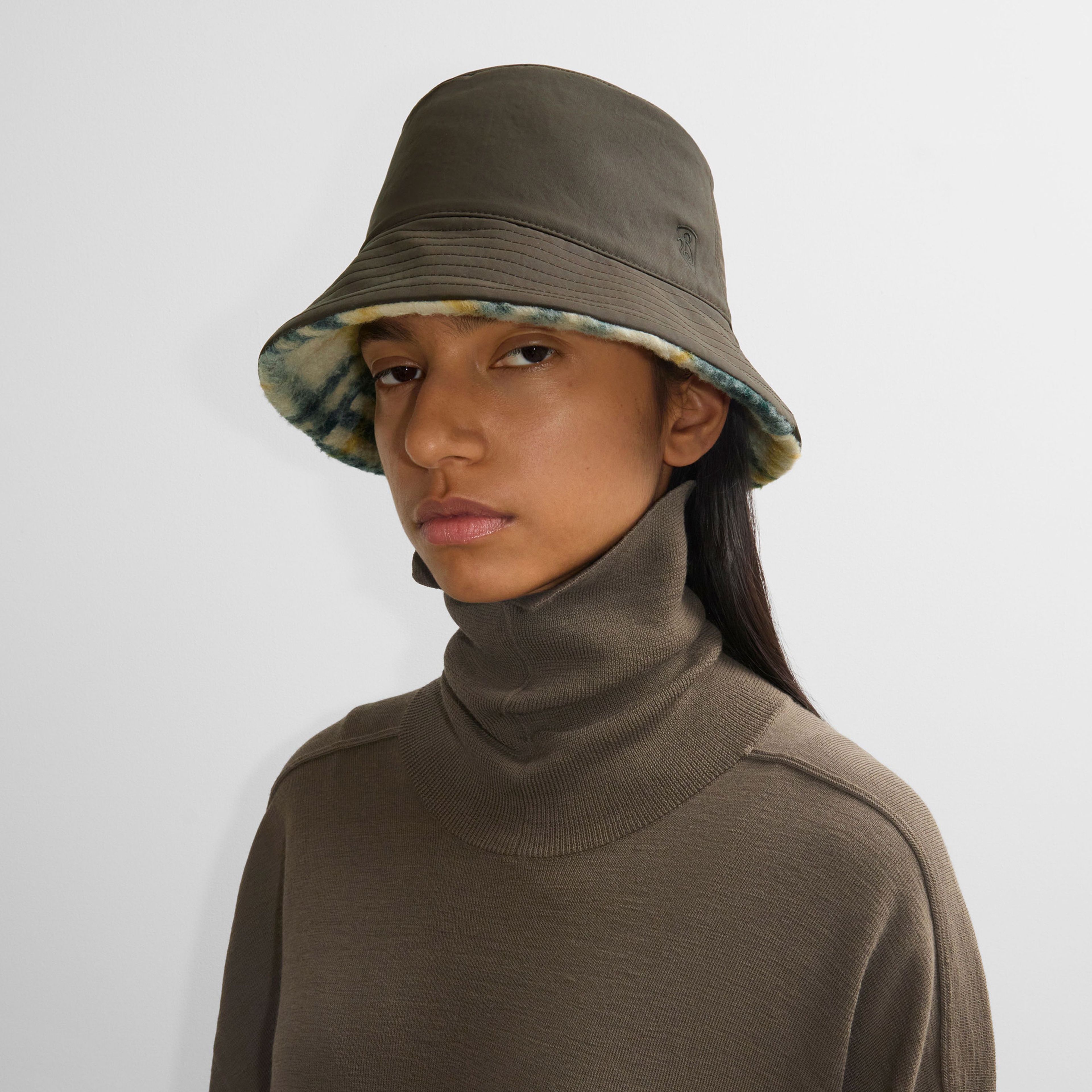 Burberry Reversible Check Fleece Bucket Erkek Krem Rengi Şapka