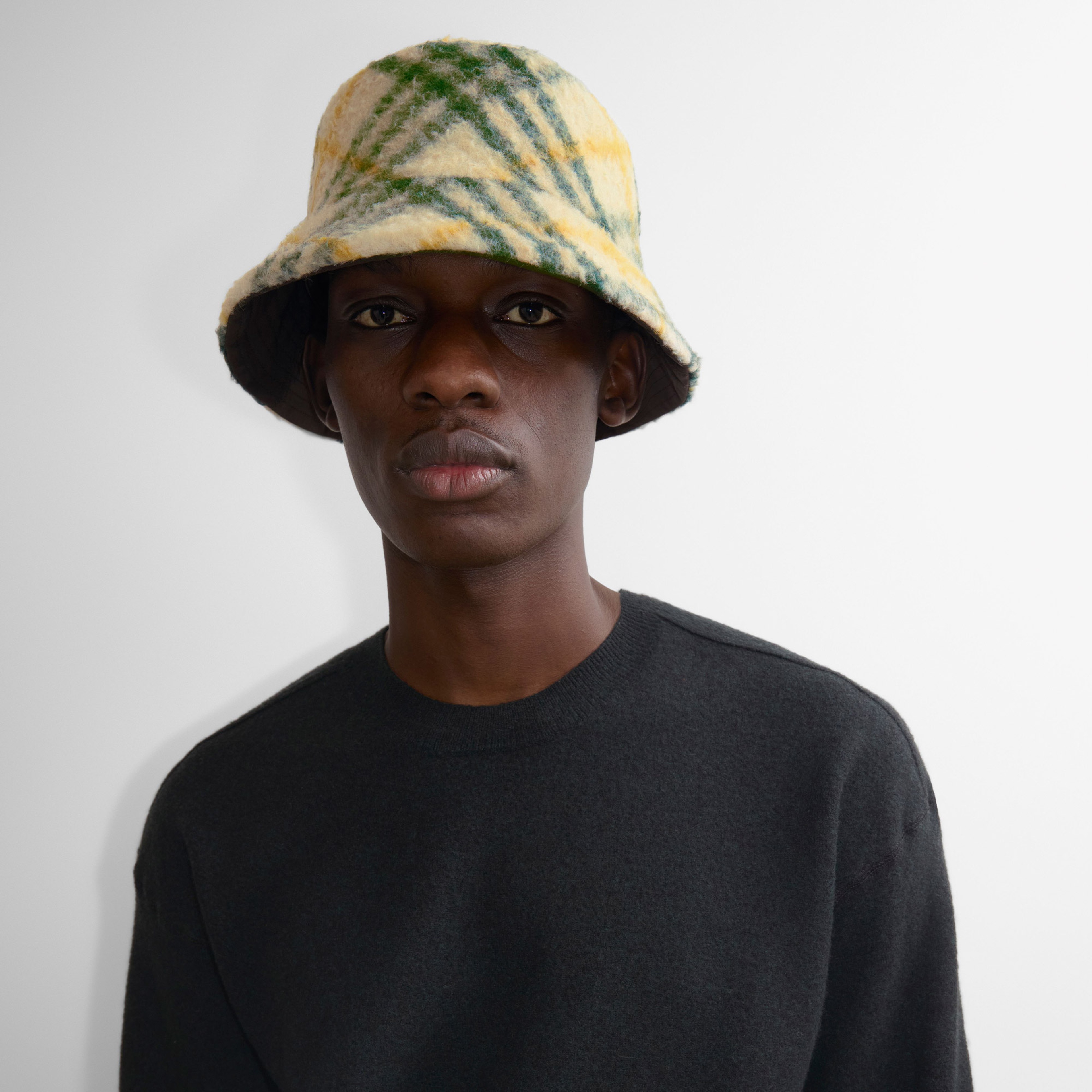 Burberry Reversible Check Fleece Bucket Erkek Krem Rengi Şapka