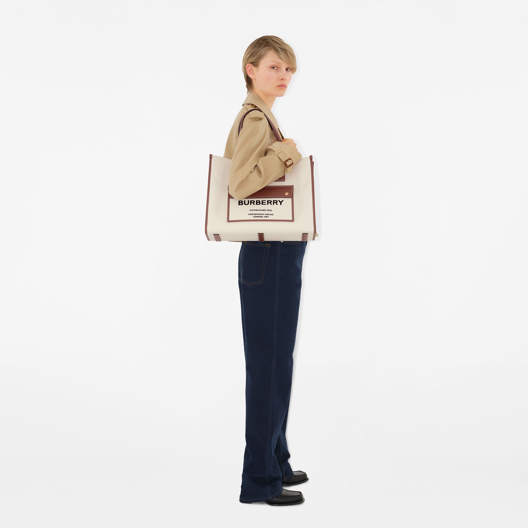 Burberry Medium Freya Kadın Krem Rengi El ÇantasıStandart8044129