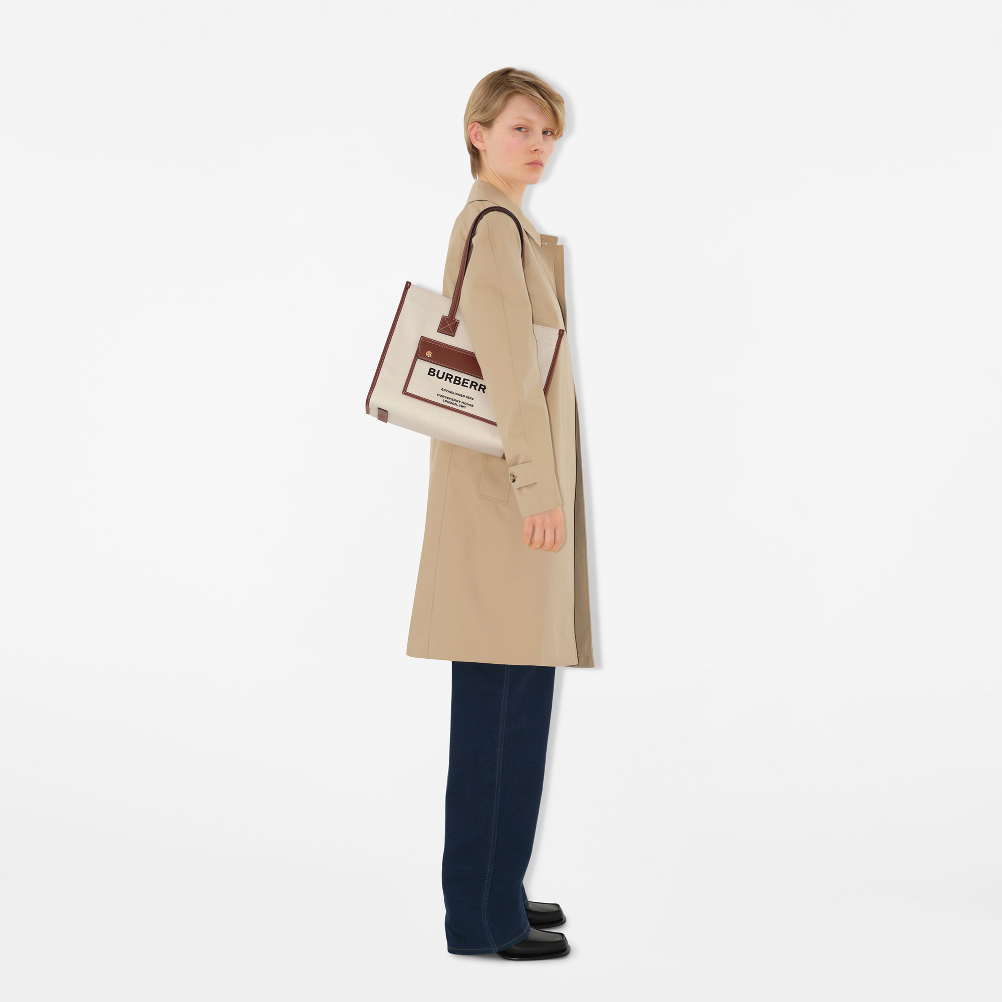 Burberry Small Freya Kadın Krem Rengi El ÇantasıStandart8044138