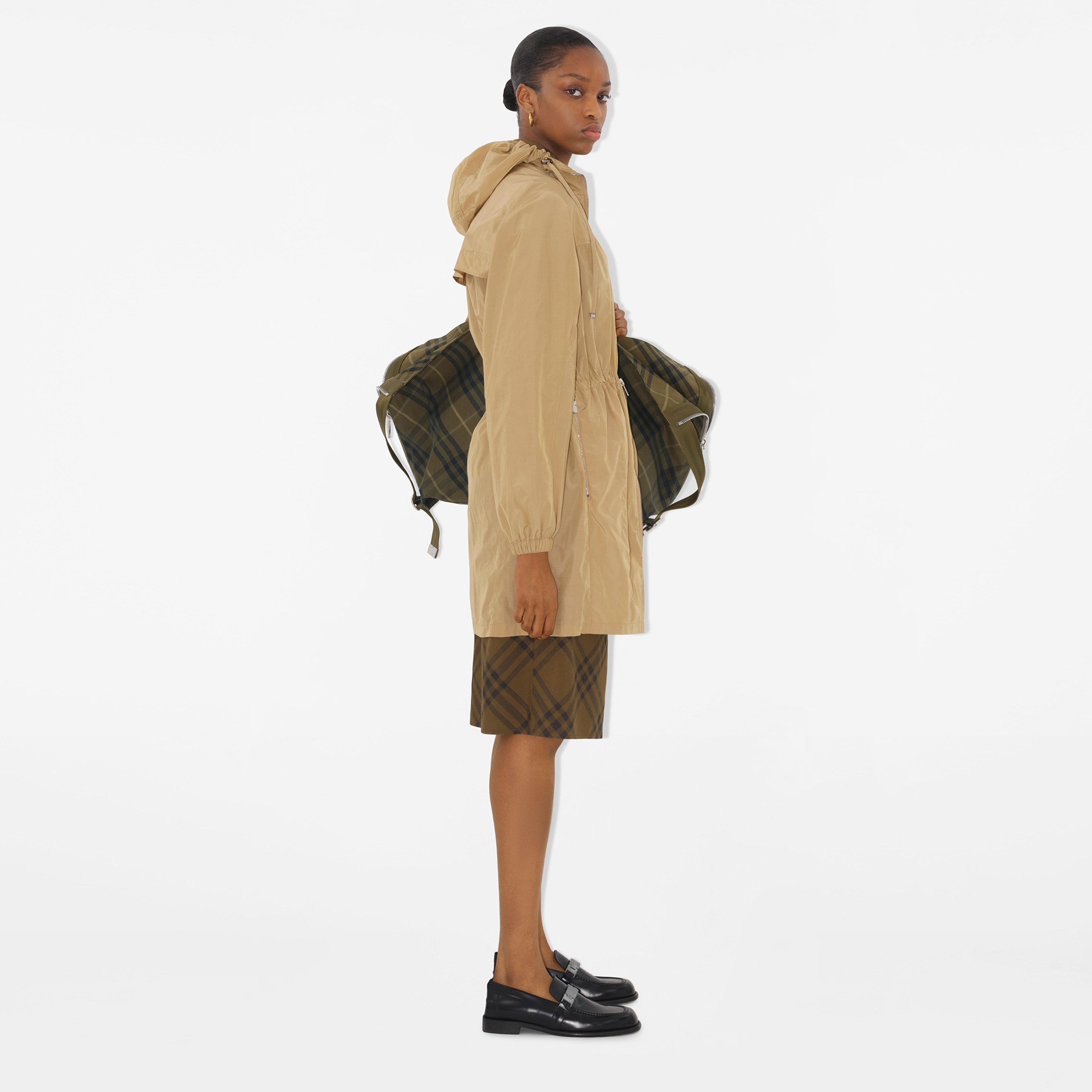 Burberry Cie Nylon Cotton Kadın Bej Mont