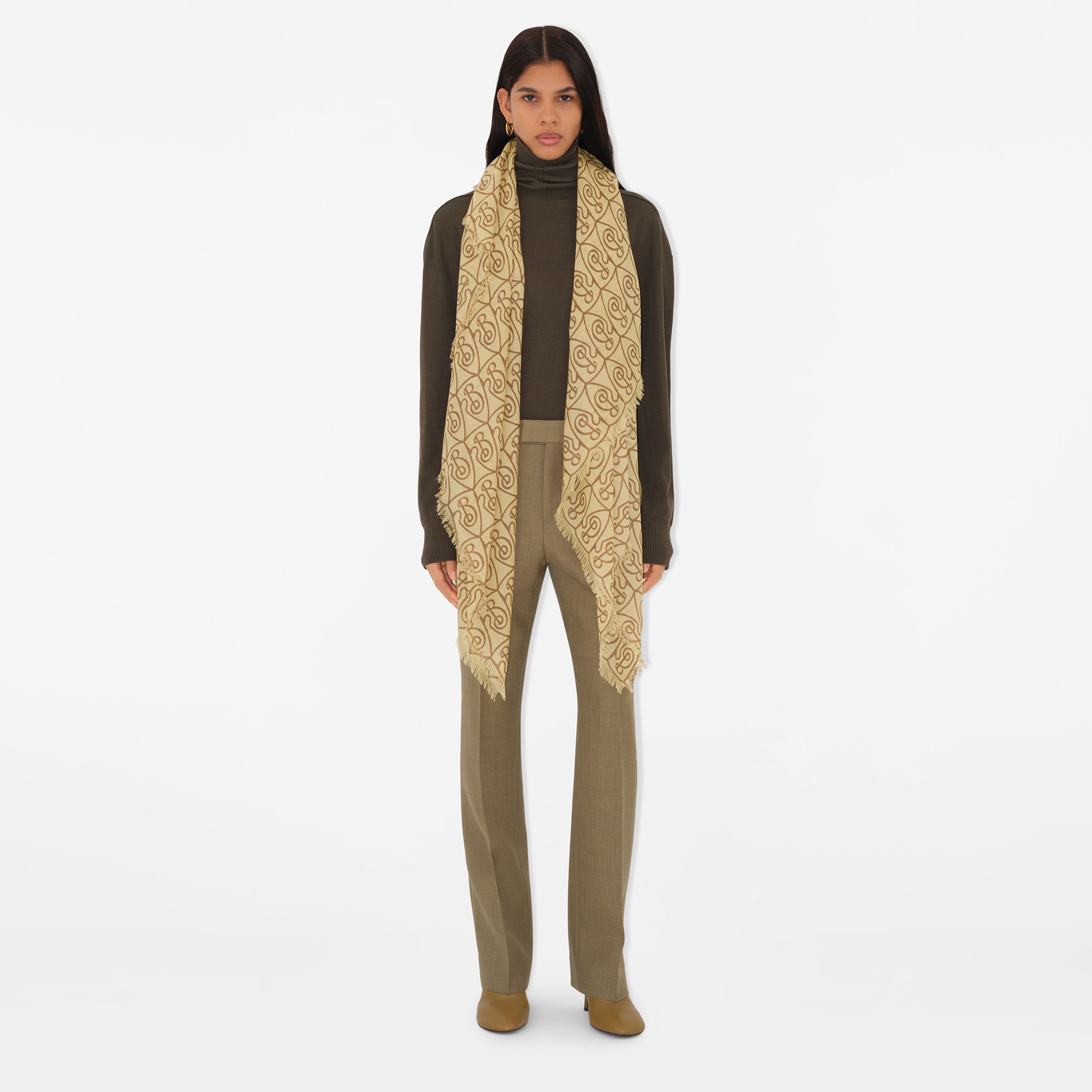 Burberry Repeat Shield Wool Kadın Bej Şal