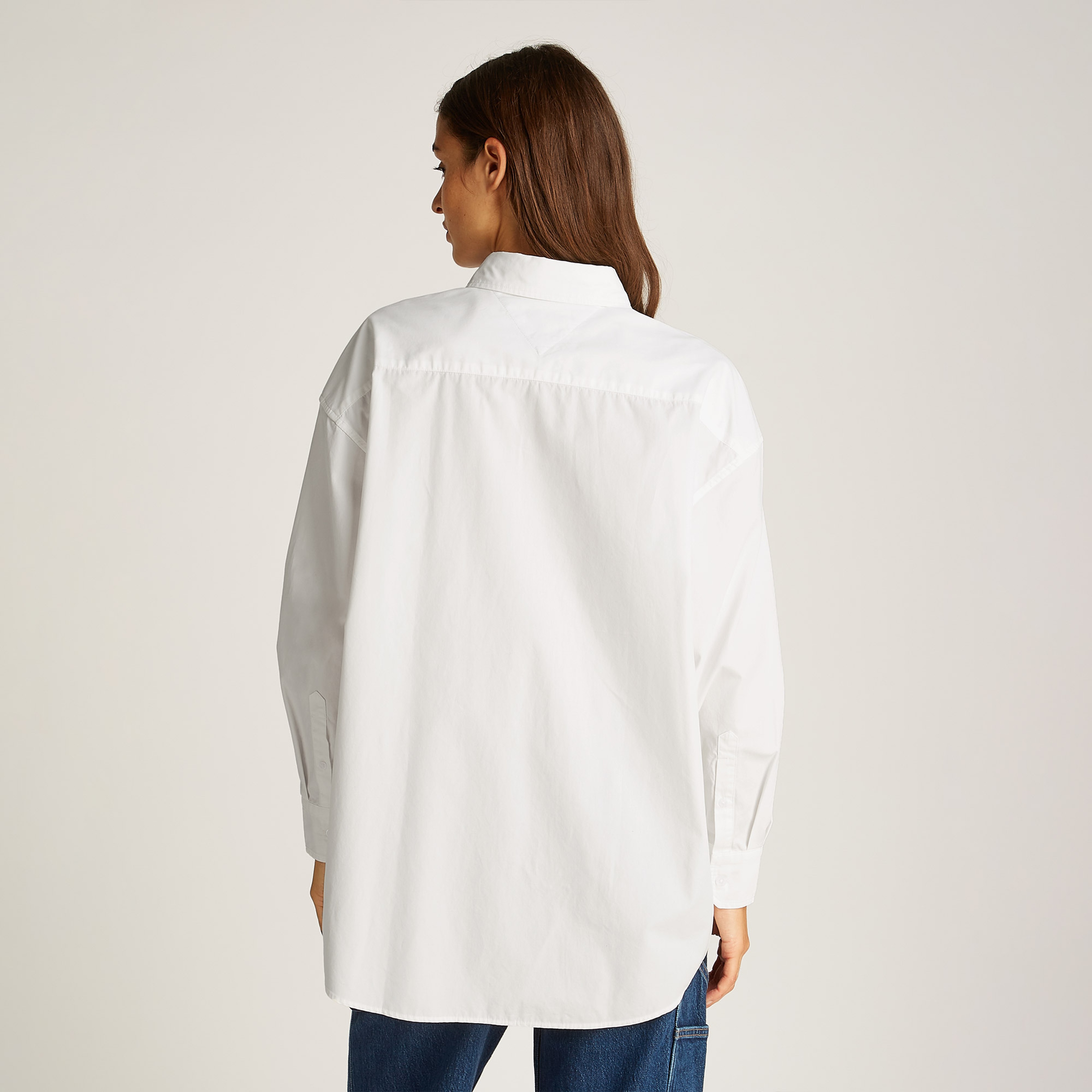 Tommy Jeans Ovs Badge Poplin Ext Kadın Beyaz Gömlek