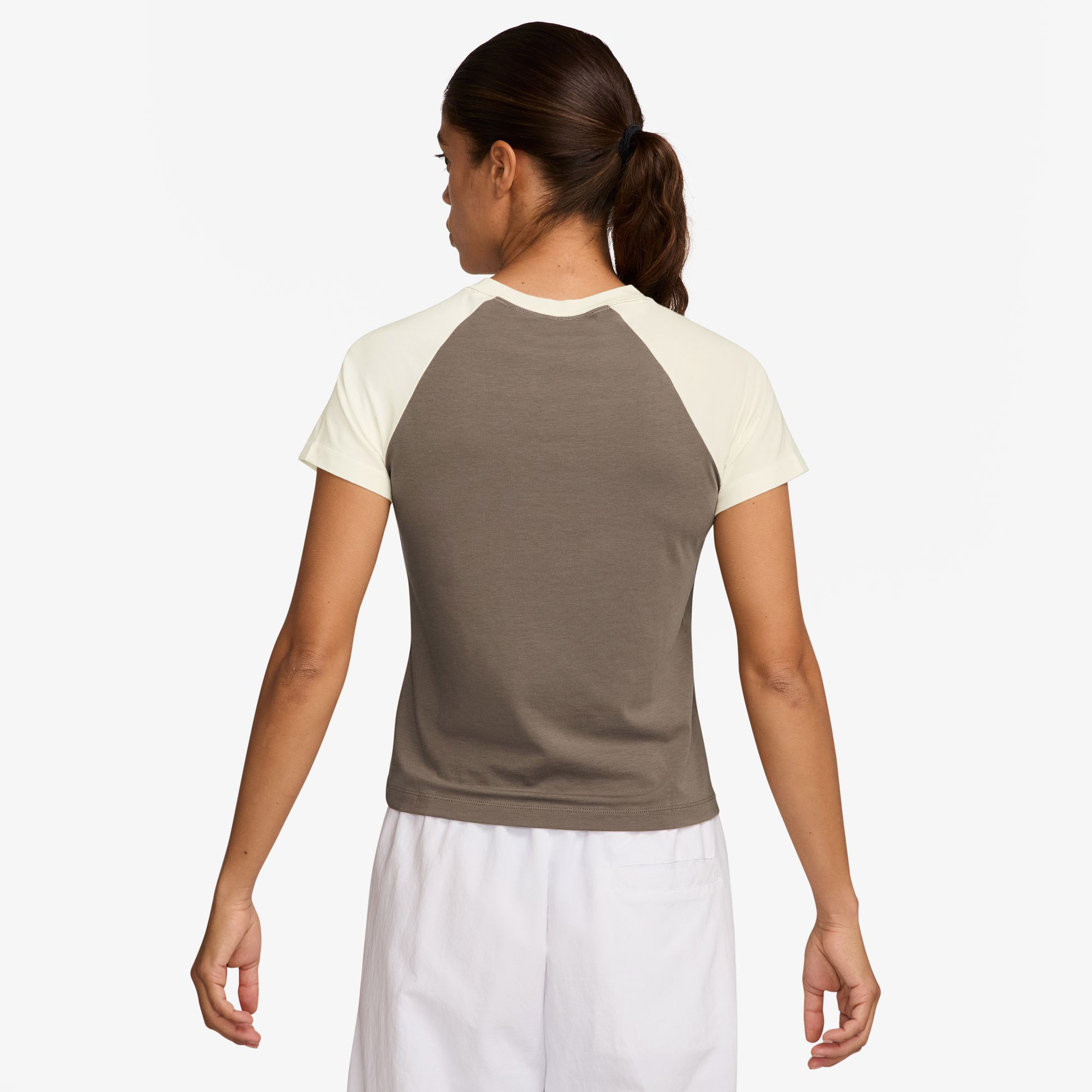 Nike Sportswear Chill Knit Kadın Beyaz T-Shirt