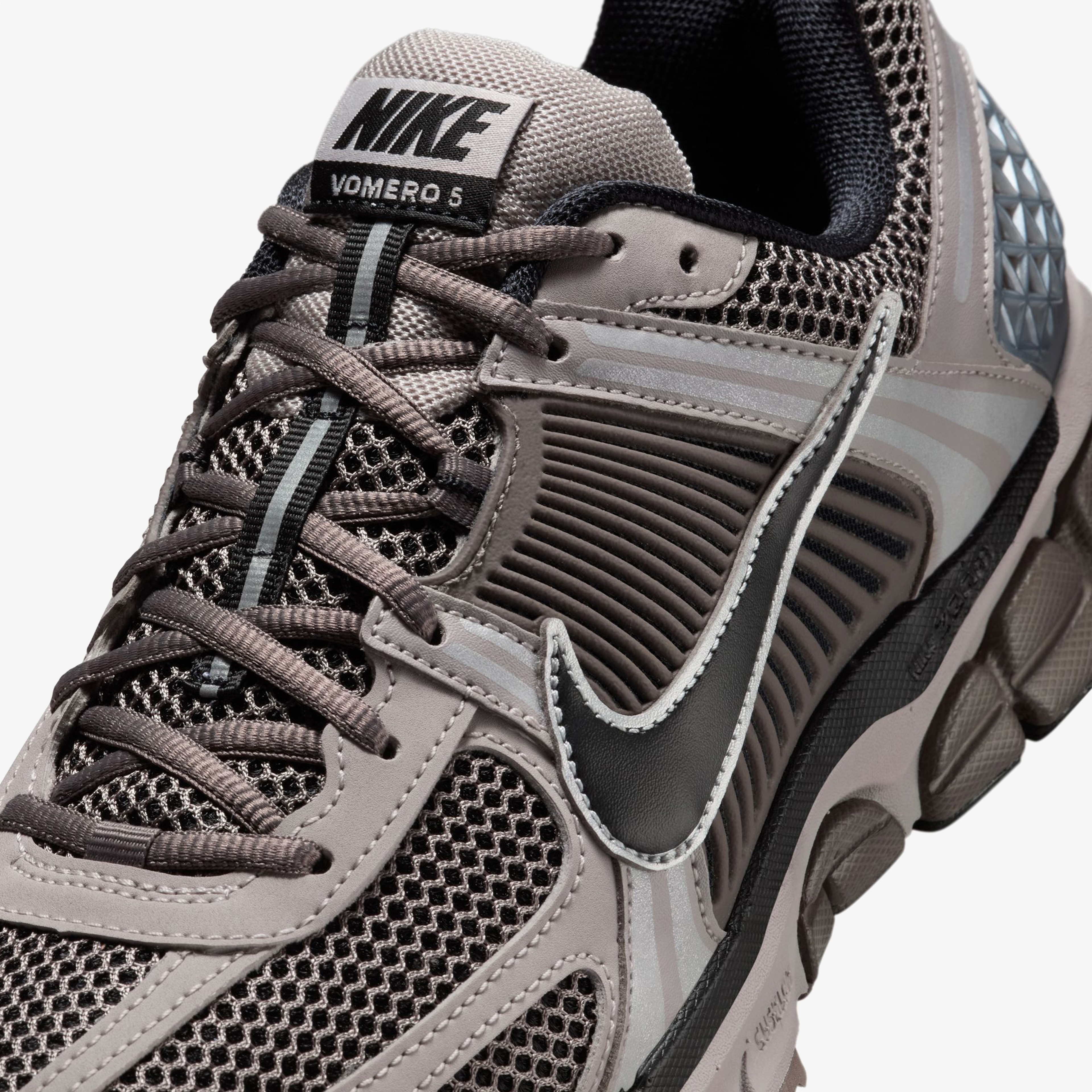 Nike Zoom Vomero 5 Erkek Gri Spor Ayakkabı