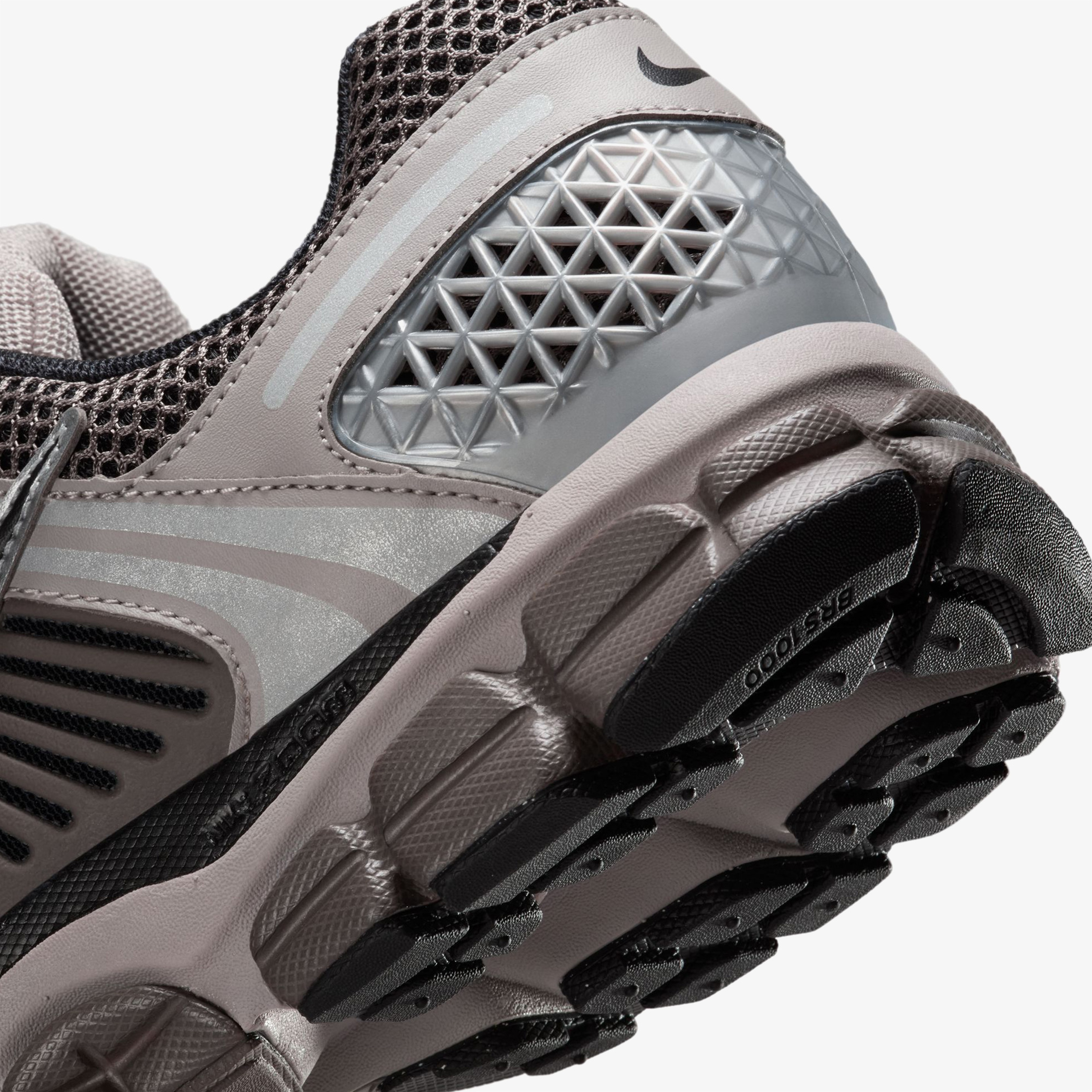 Nike Zoom Vomero 5 Erkek Gri Spor Ayakkabı