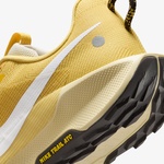 Nike Pegasus Trail 5 Erkek Sarı Koşu Ayakkabısı