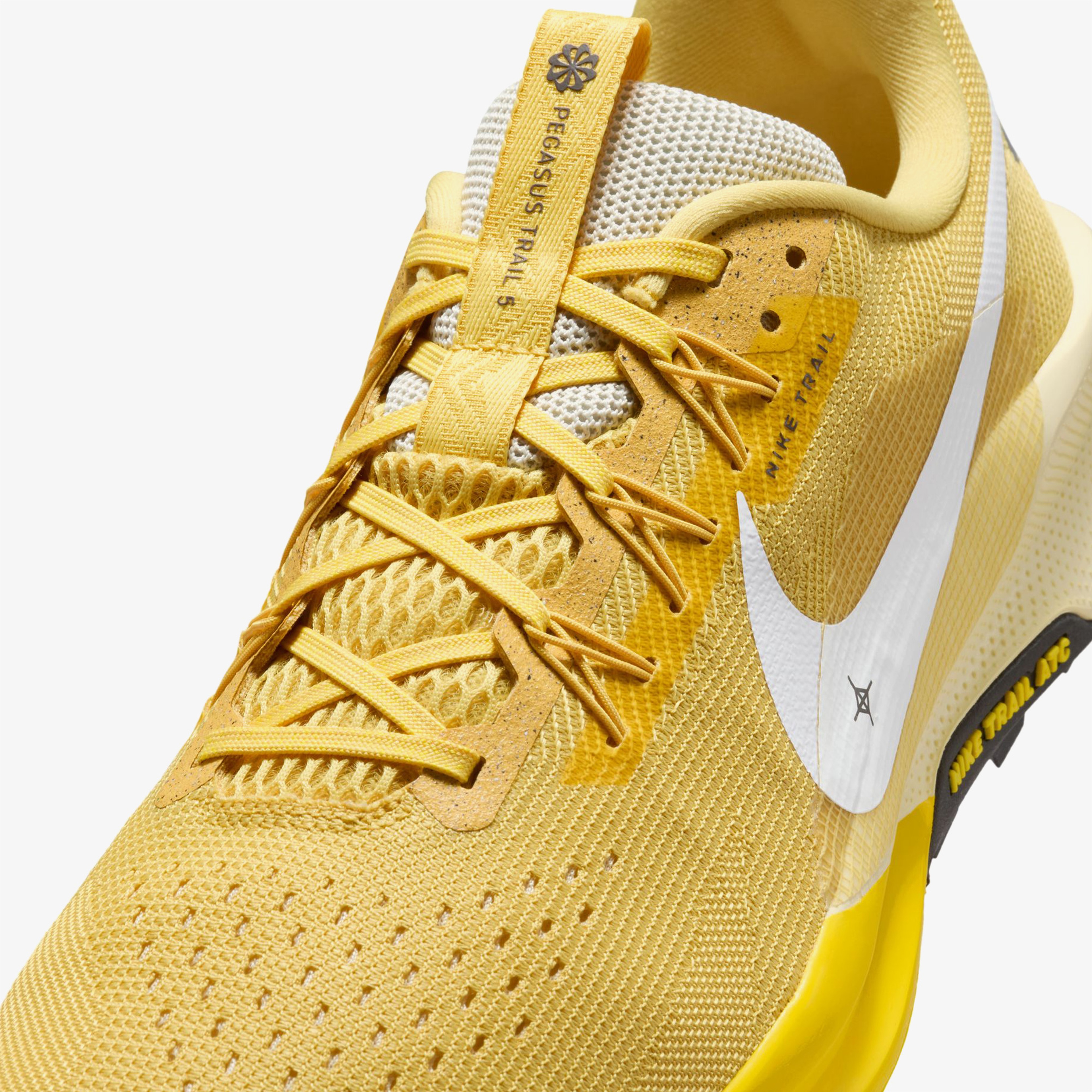 Nike Pegasus Trail 5 Erkek Sarı Koşu Ayakkabısı