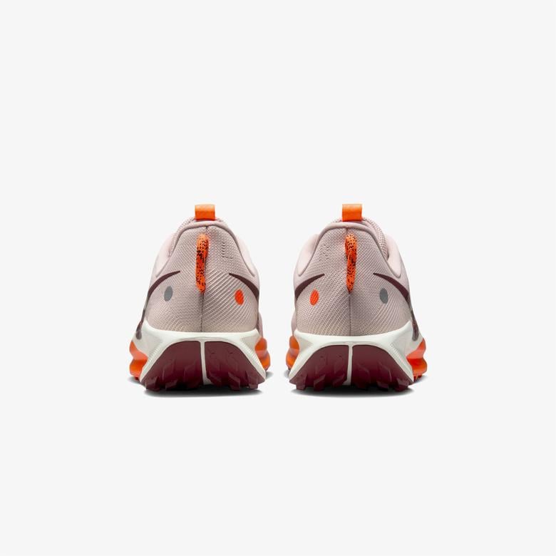 Nike Pegasus Trail 5 Erkek Kırmızı Koşu Ayakkabısı