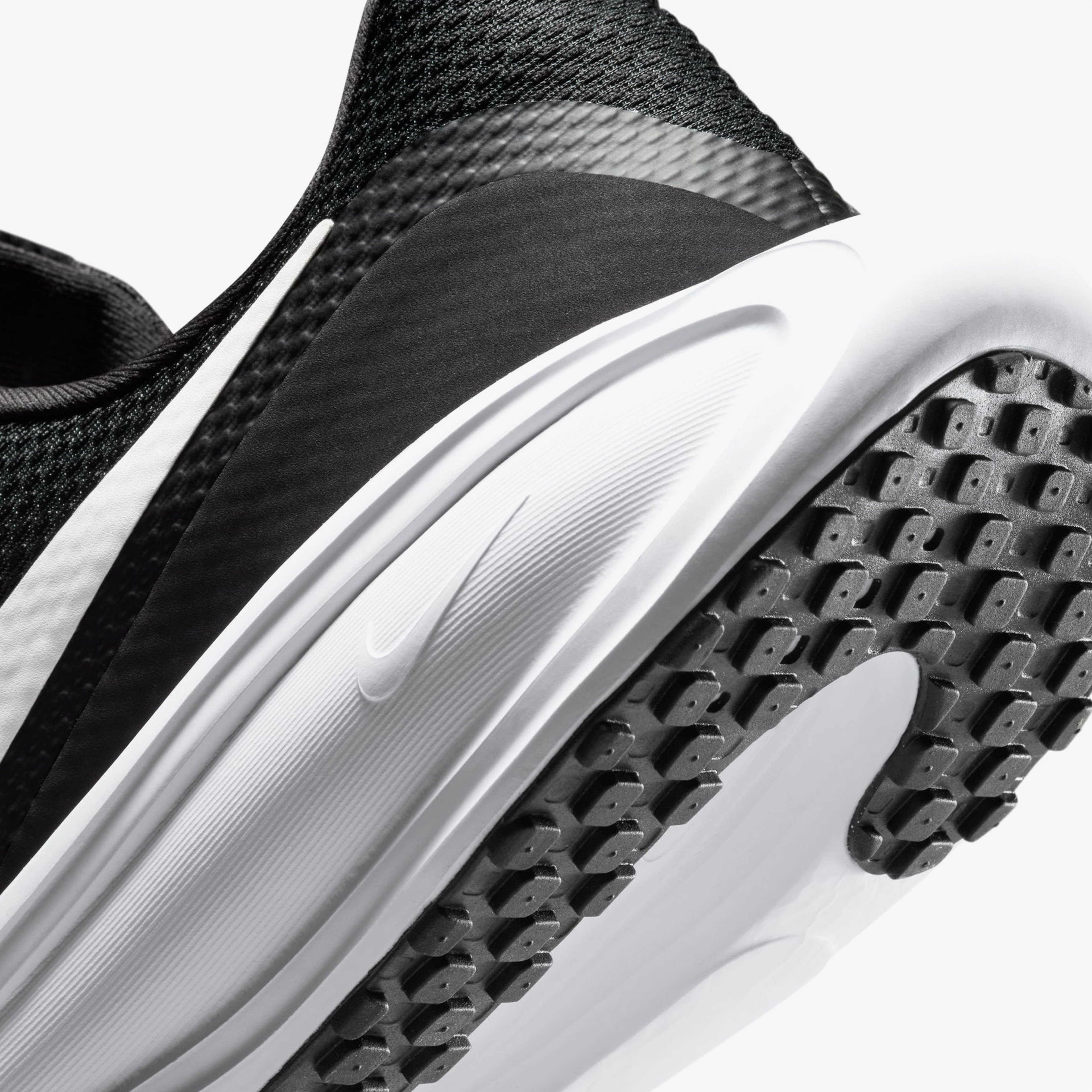 Nike Revolution 8 Erkek Siyah Koşu Ayakkabısı