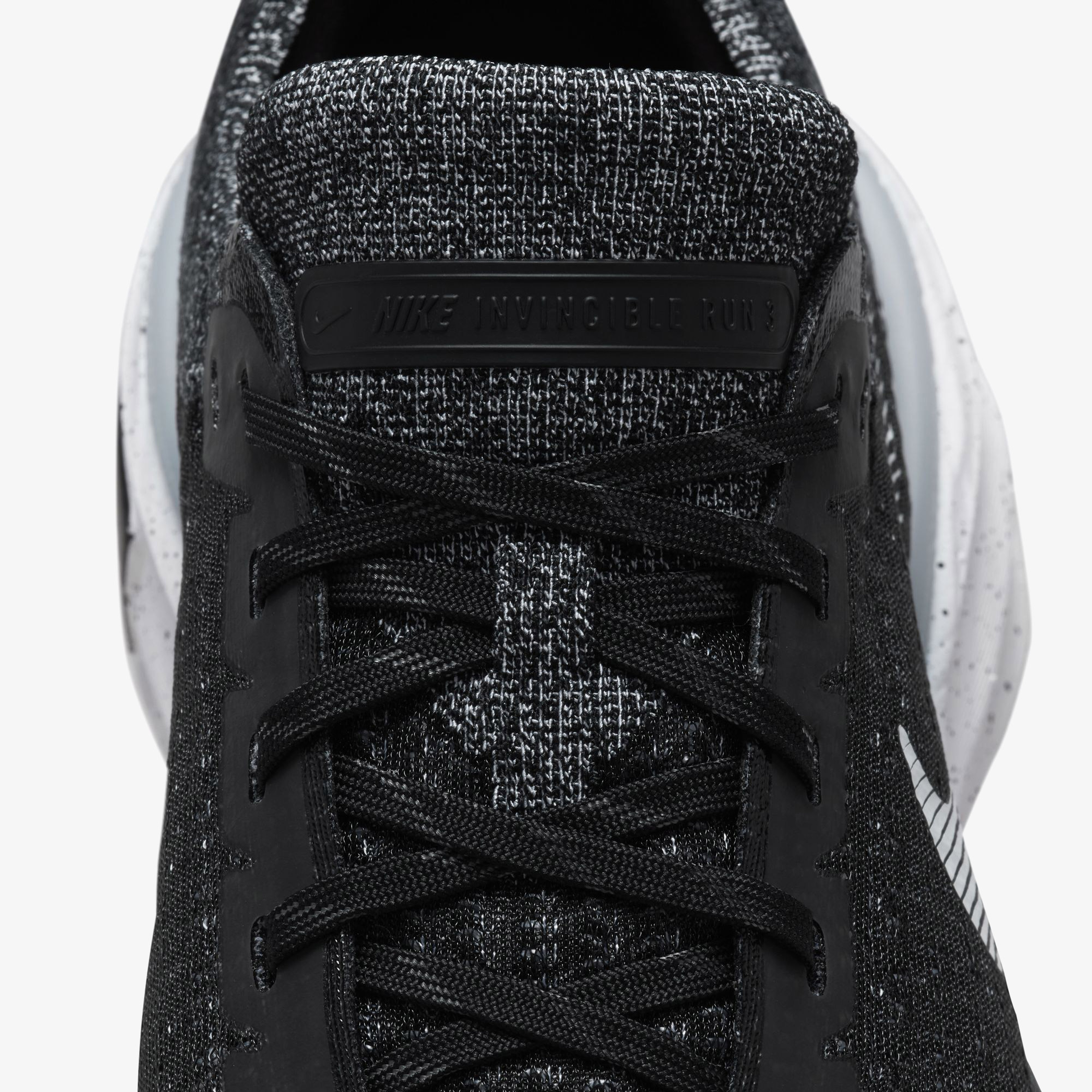 Nike Zoomx Invincible Run Erkek Siyah Koşu Ayakkabısı