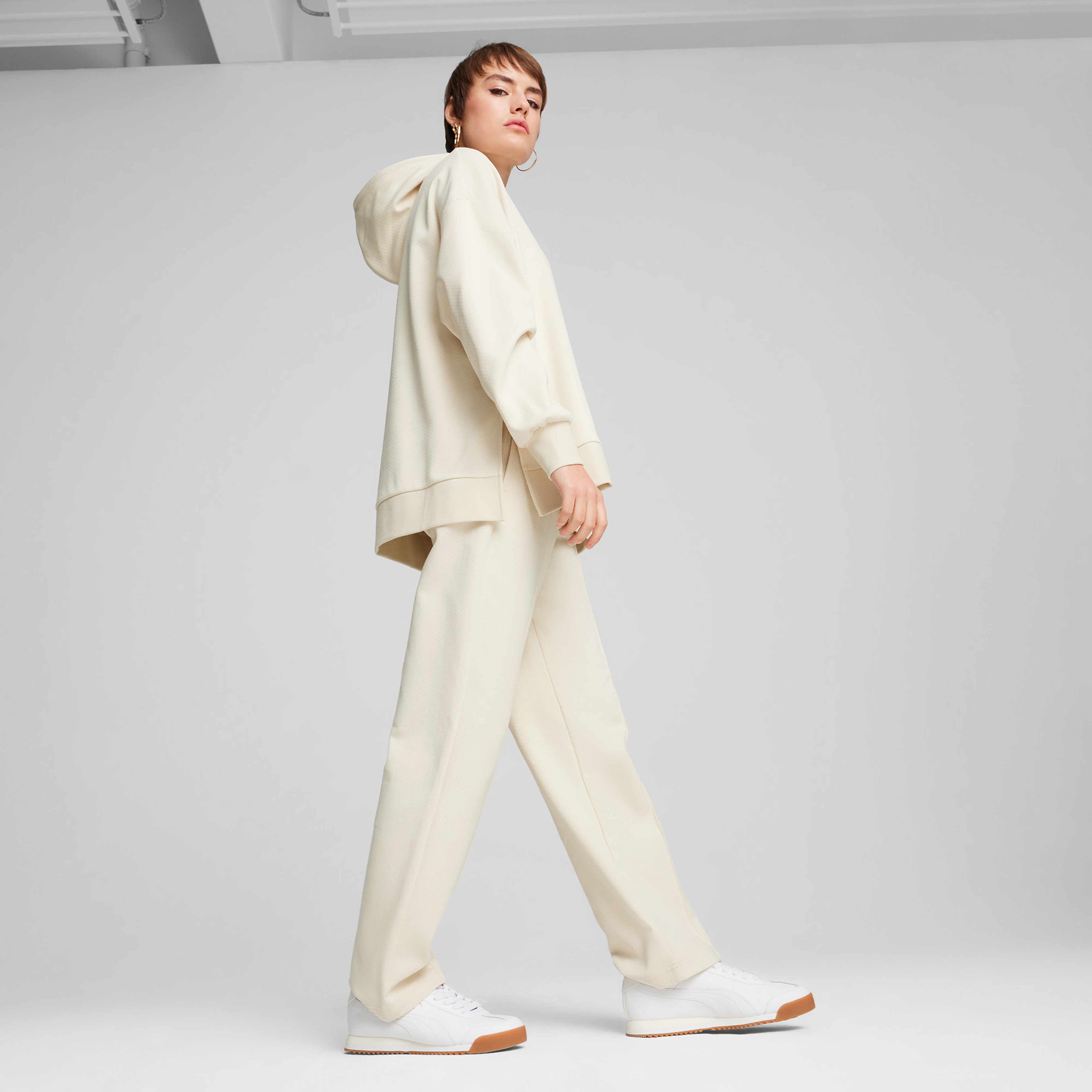 Puma Classics Oversized Kadın Beyaz Sweatshirt