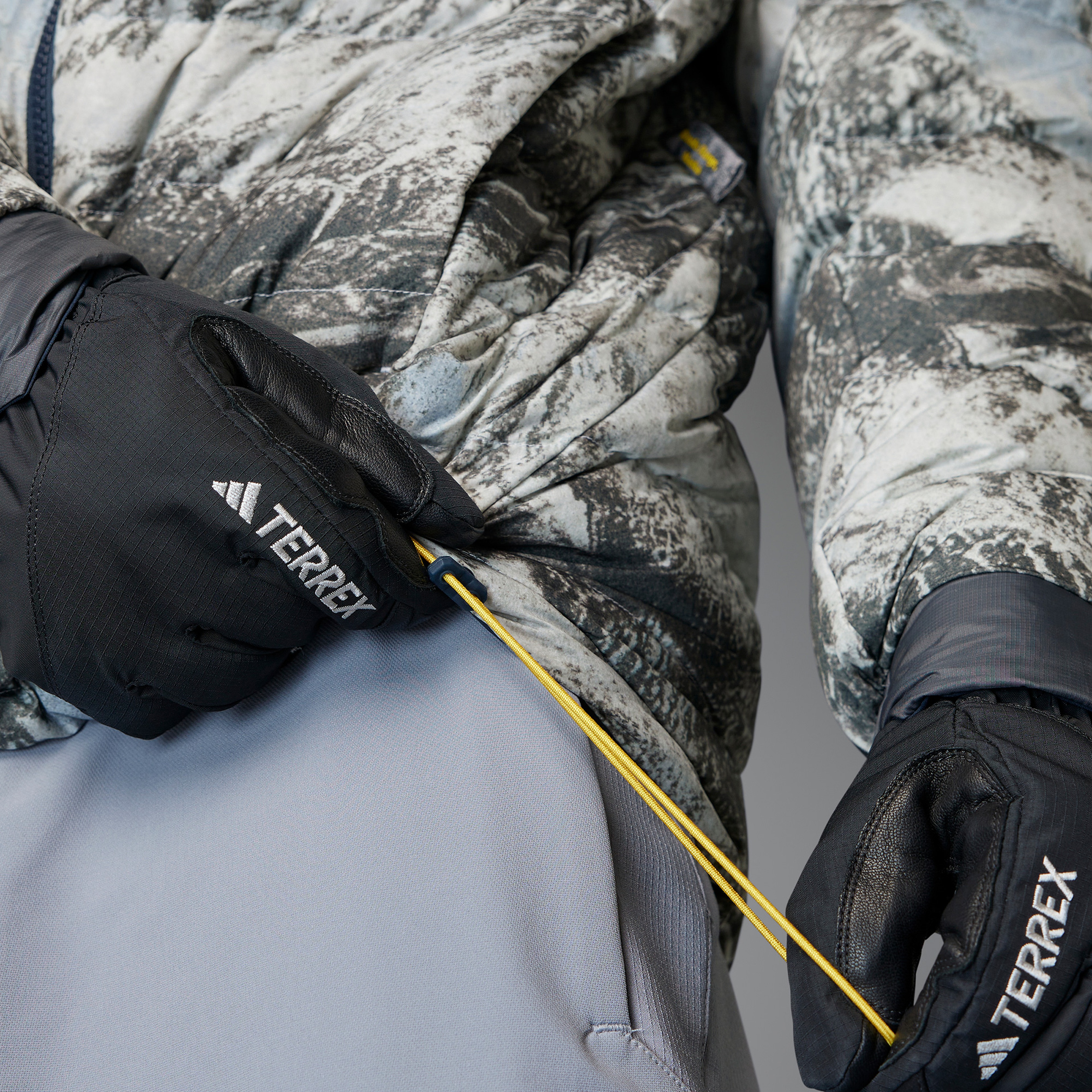 adidas National Geographic Insulated Çift Taraflı Erkek Gri Mont