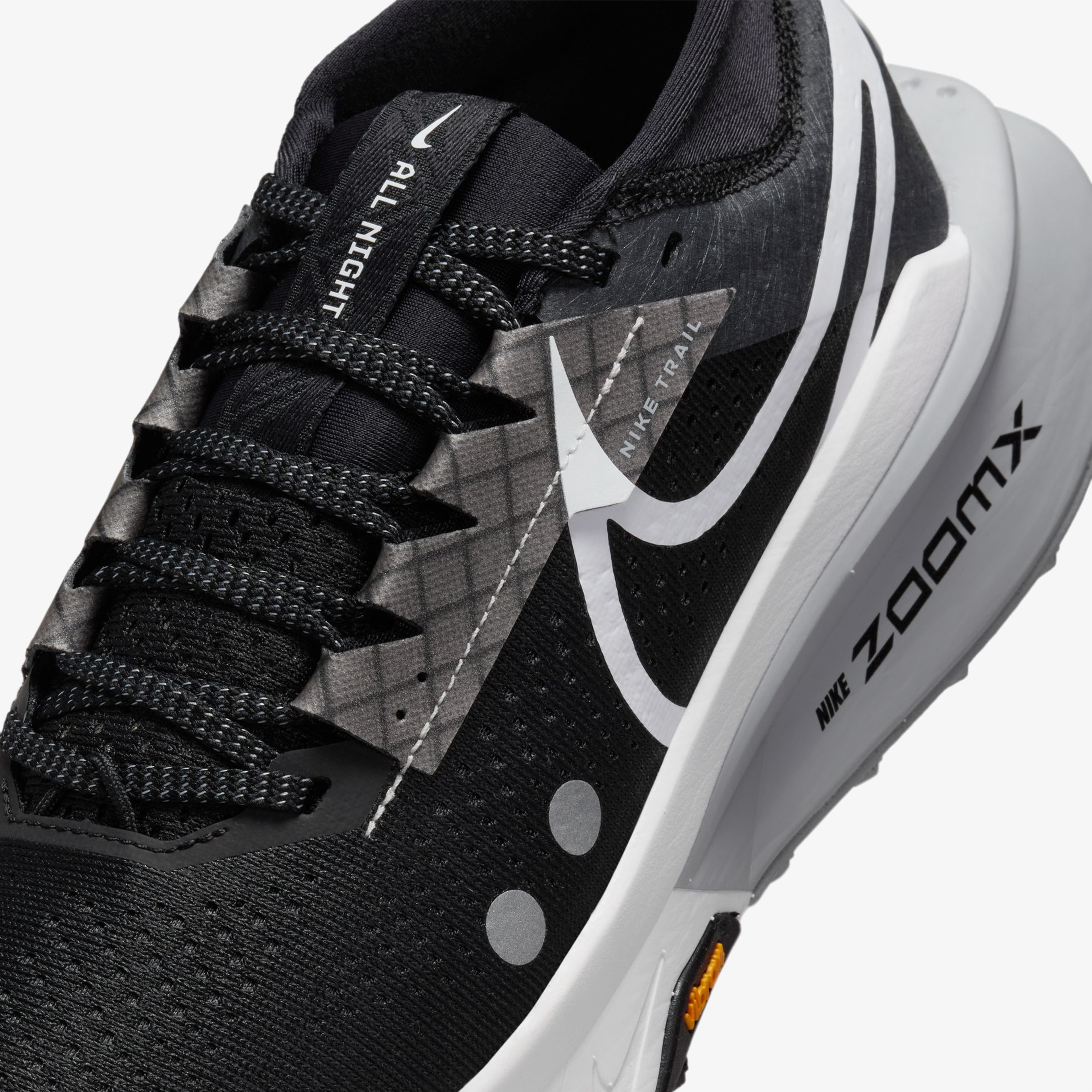Nike Zoom X Zegama Kadın Siyah Koşu Ayakkabısı