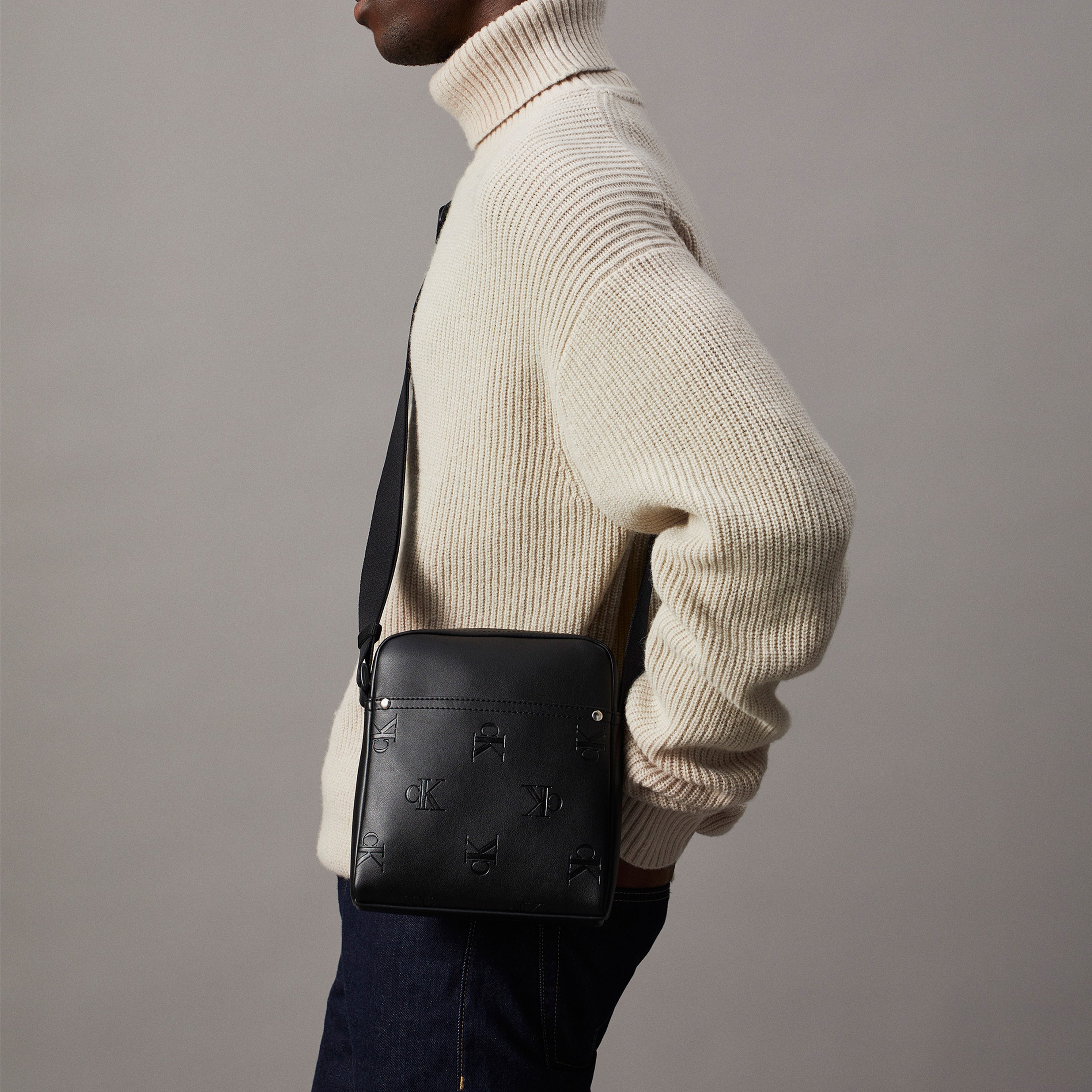 Calvin Klein Jeans Aop Reporter18 Erkek Siyah Çapraz Çanta