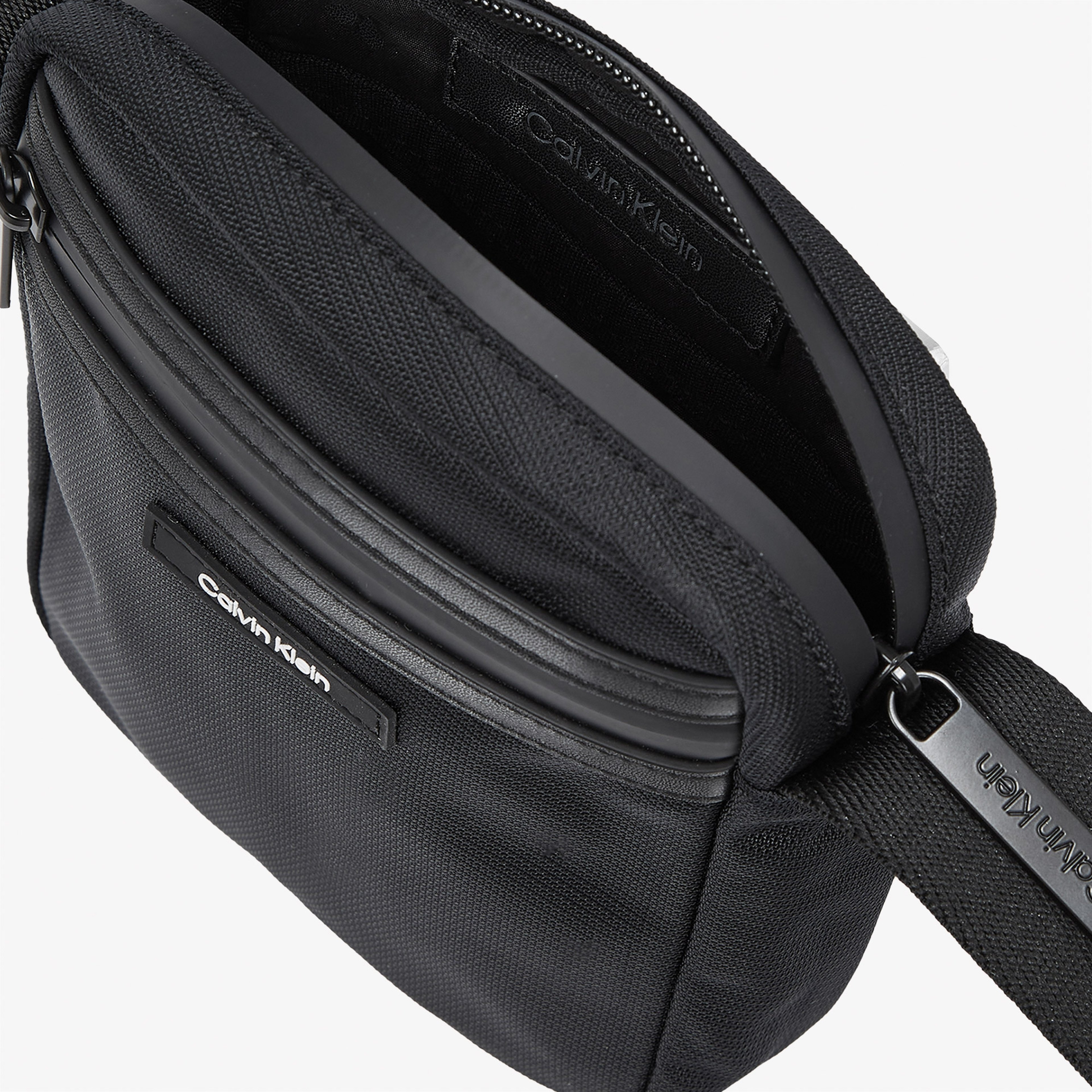 Calvin Klein Essential Reporter Xs Erkek Siyah El Çantası