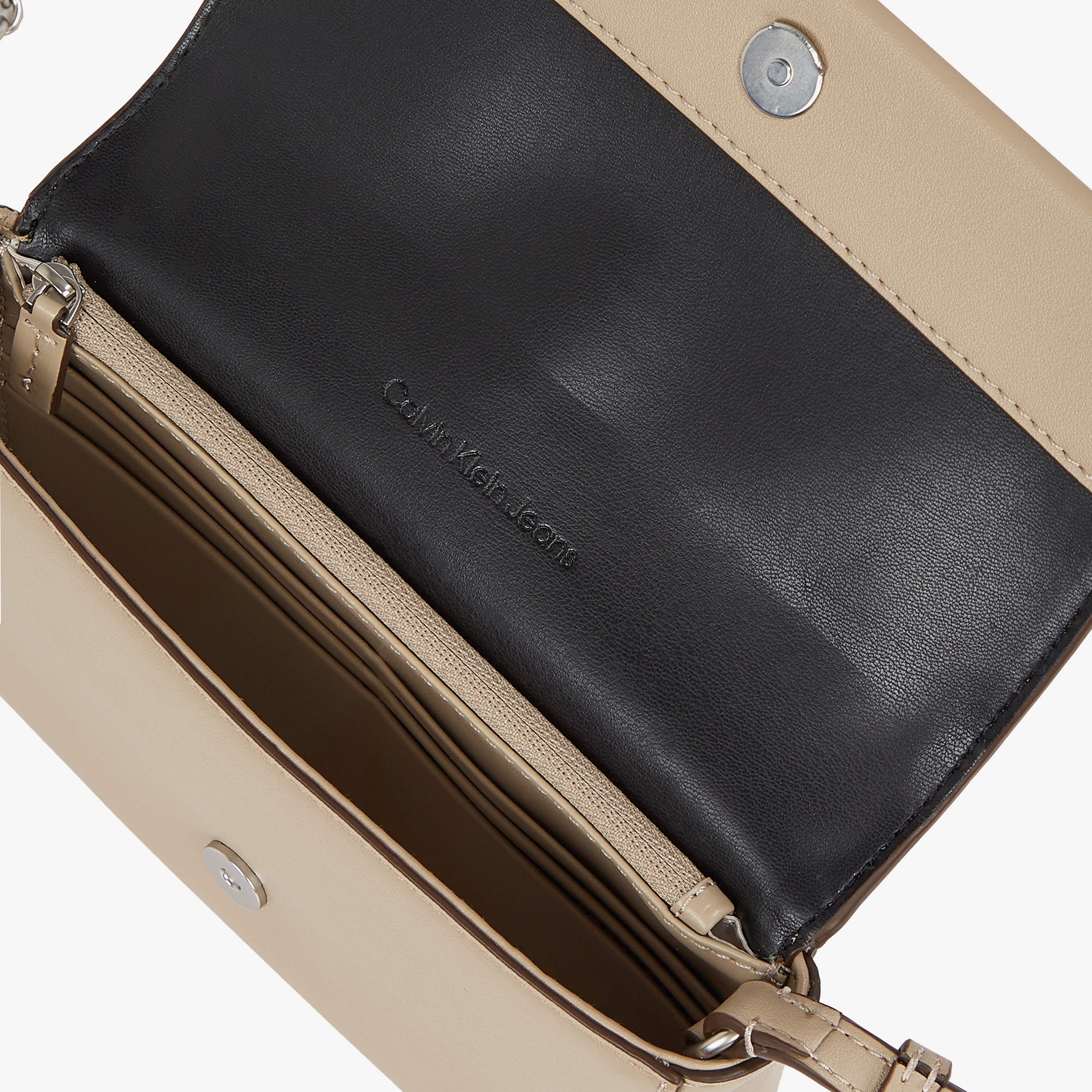 Calvin Klein Sculpted Ew Flap Phone Cb Mono Kadın Bej Çapraz Çanta