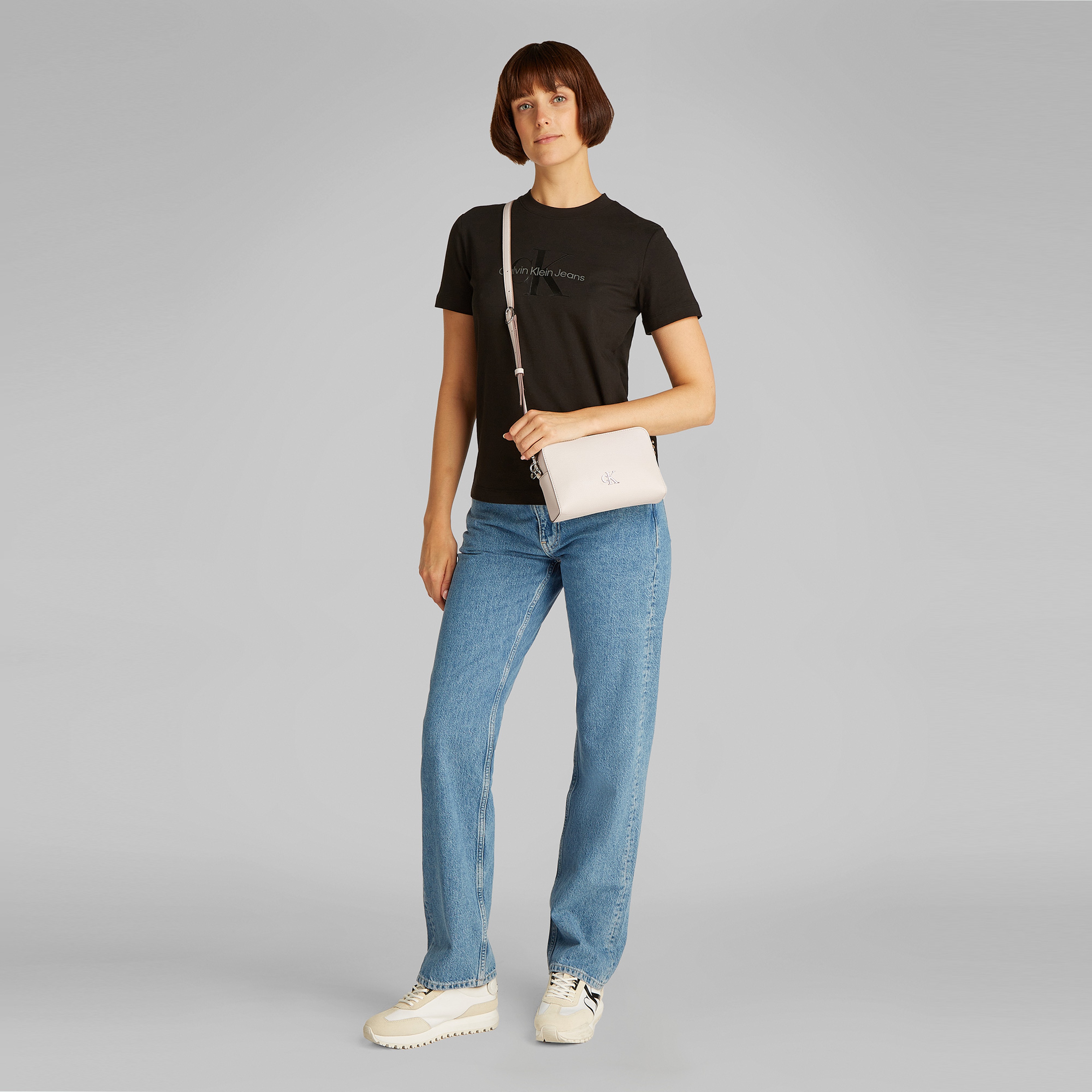 Calvin Klein Minimal Monogram Camera 20 Kadın Bej El Çantası