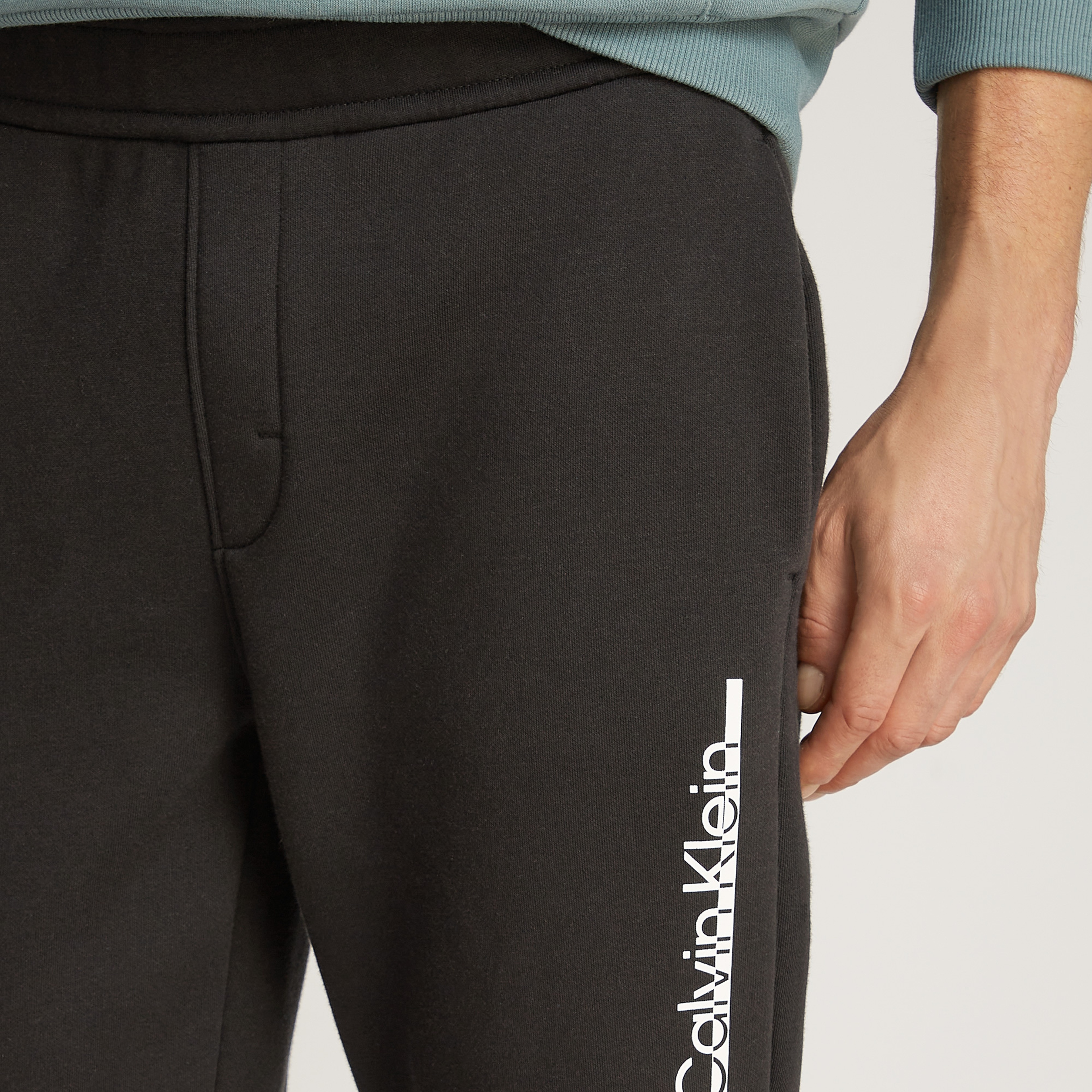 Calvin Klein Split Line Logo Jogger Erkek Siyah Eşofman Altı