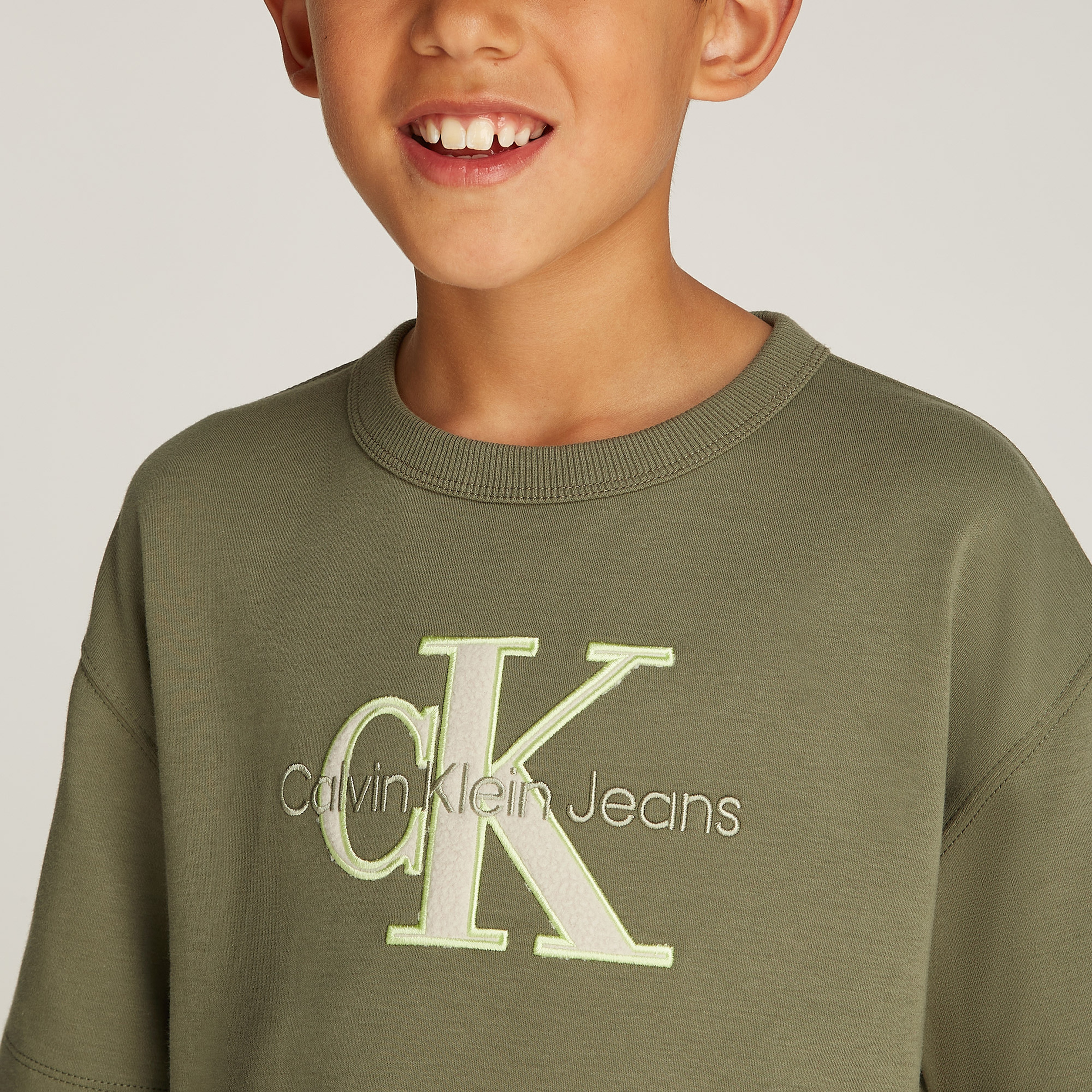 Calvin Klein Outlined Fleece Mono Çocuk Yeşil T-Shirt