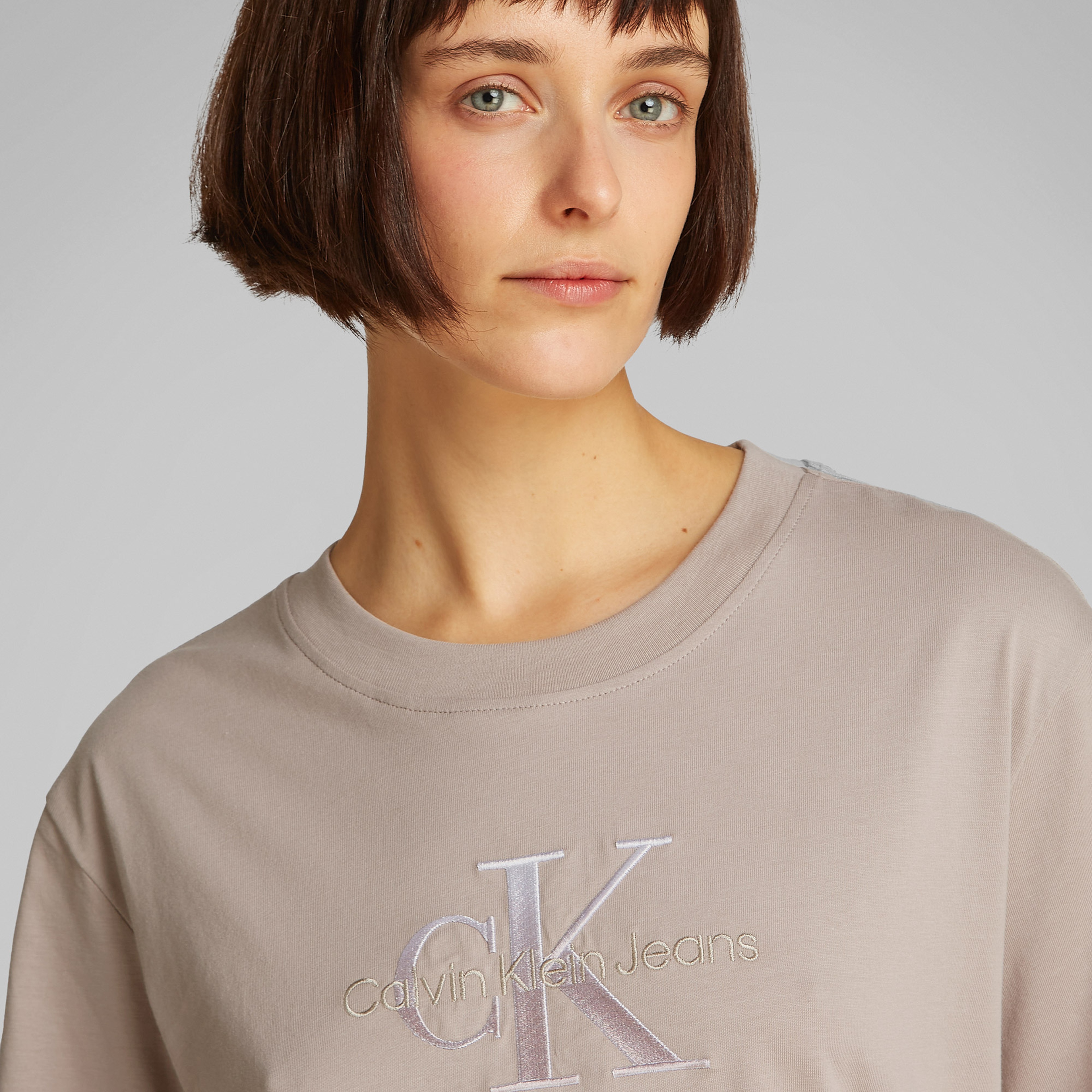 Calvin Klein Embroidered Monologo Kadın Gri T-Shirt