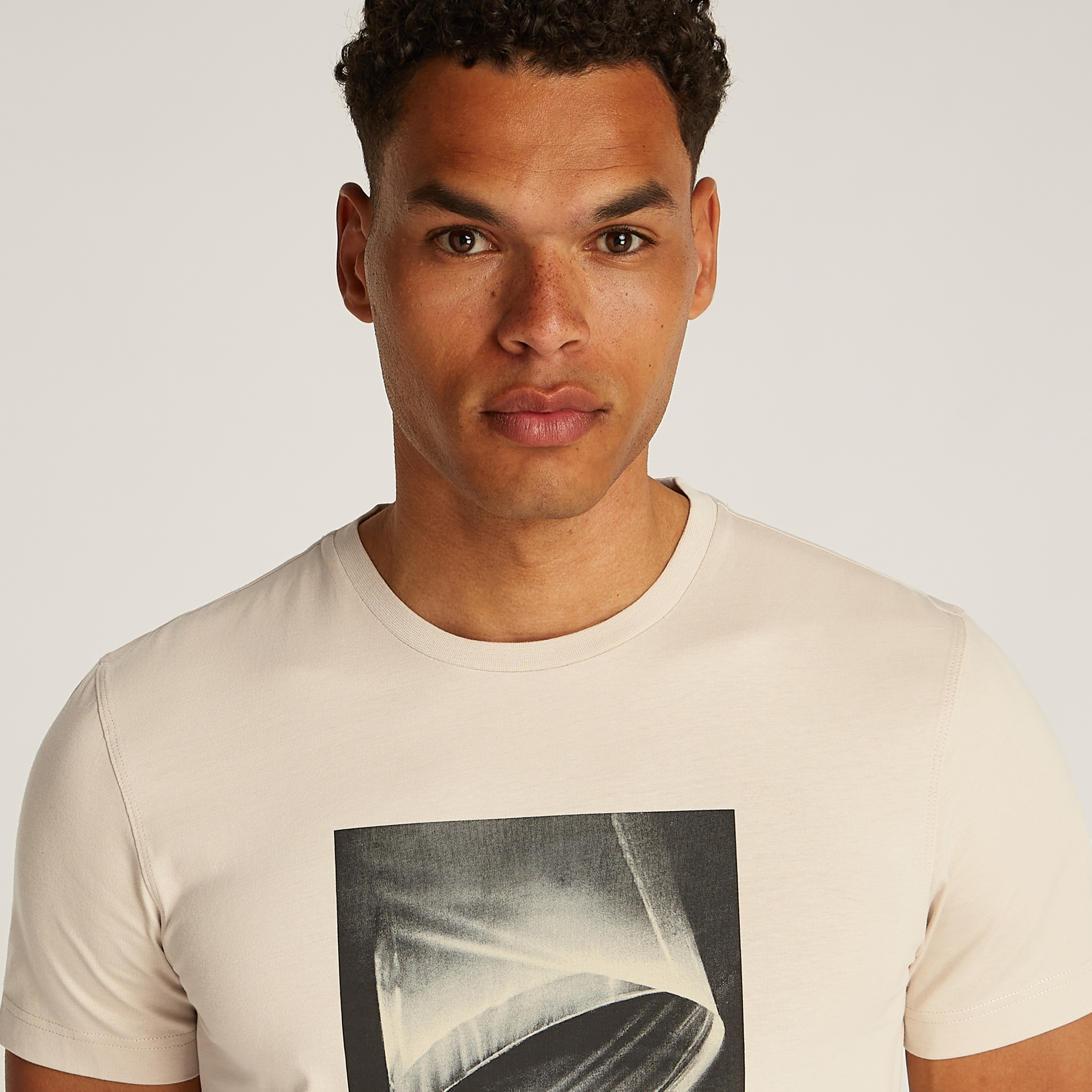 Calvin Klein Faded Light Graphic Erkek Bej T-Shirt