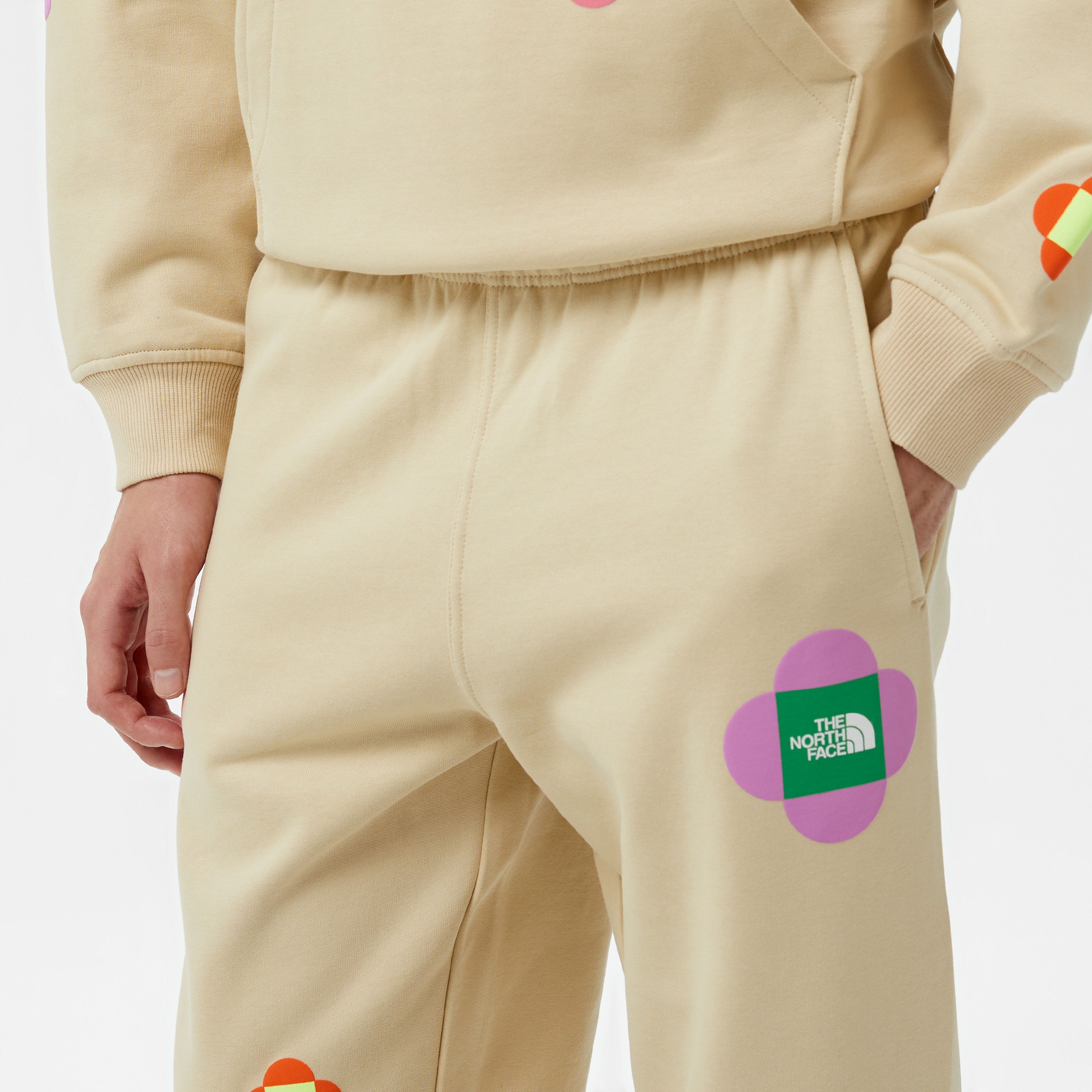 The North Face Yinka Ilori Lets Blosso Together Erkek Kahverengi Pantolon