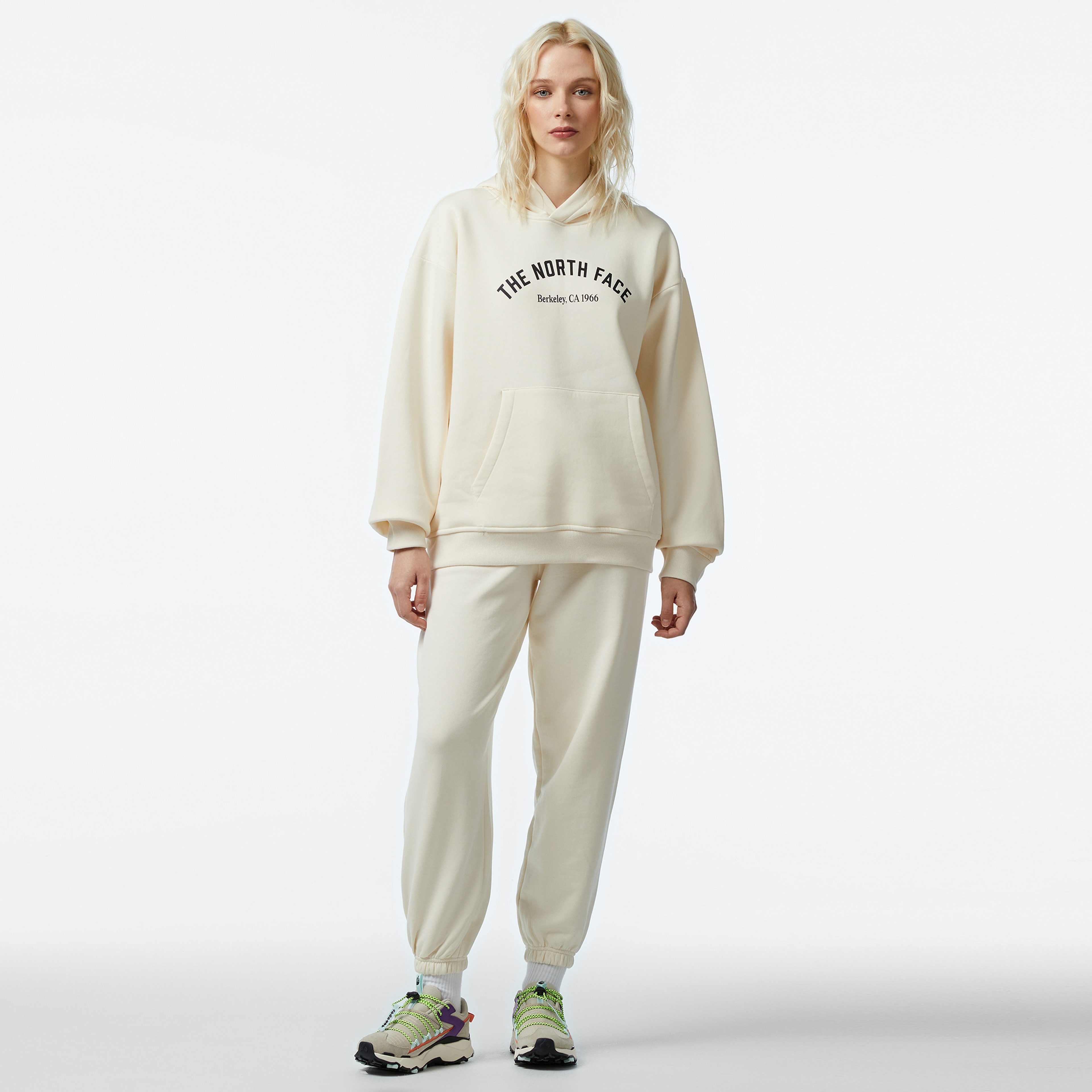 The North Face  Varsity Graphic Kadın Beyaz Sweatshirt