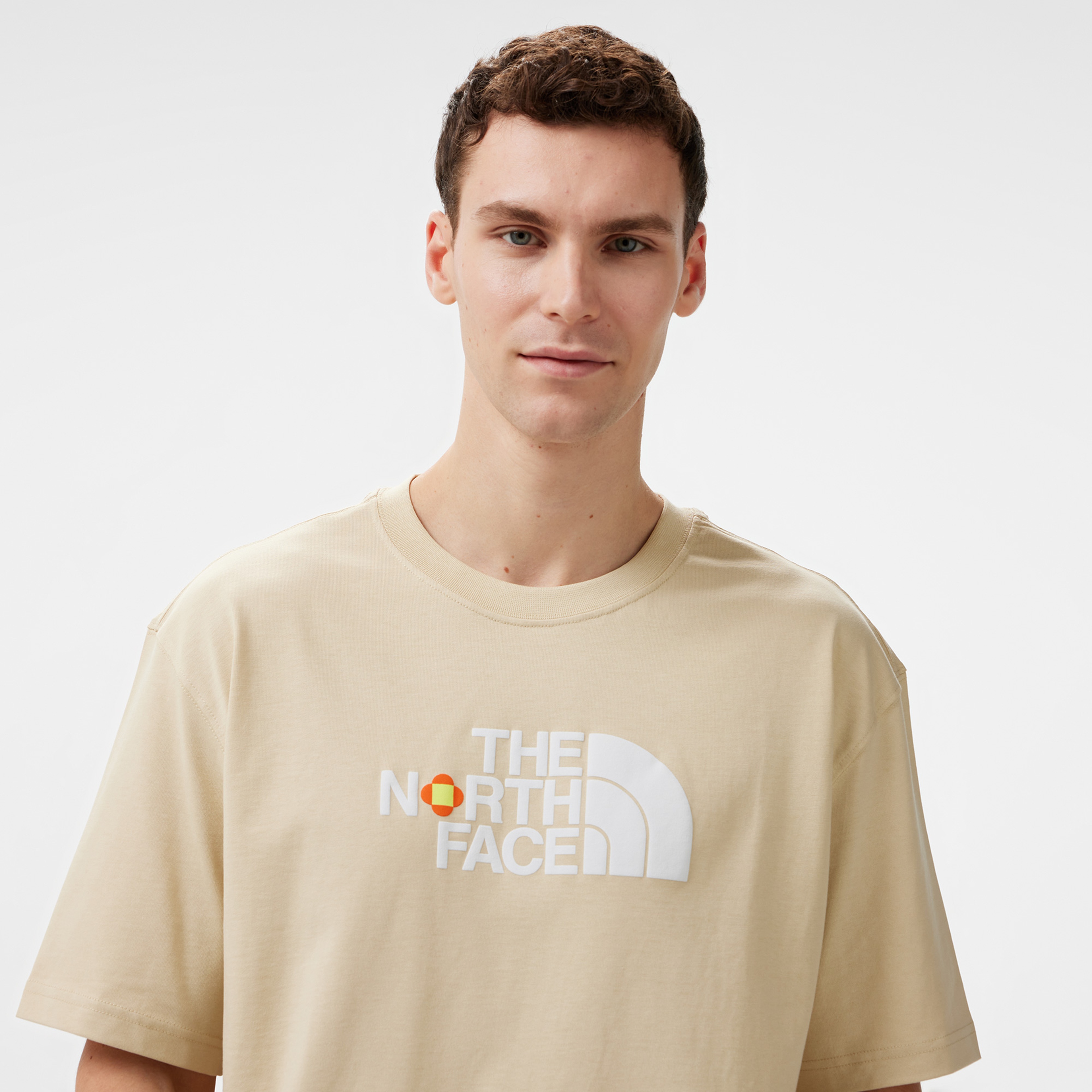 The North Face Yinka Ilori Erkek Bej T-Shirt