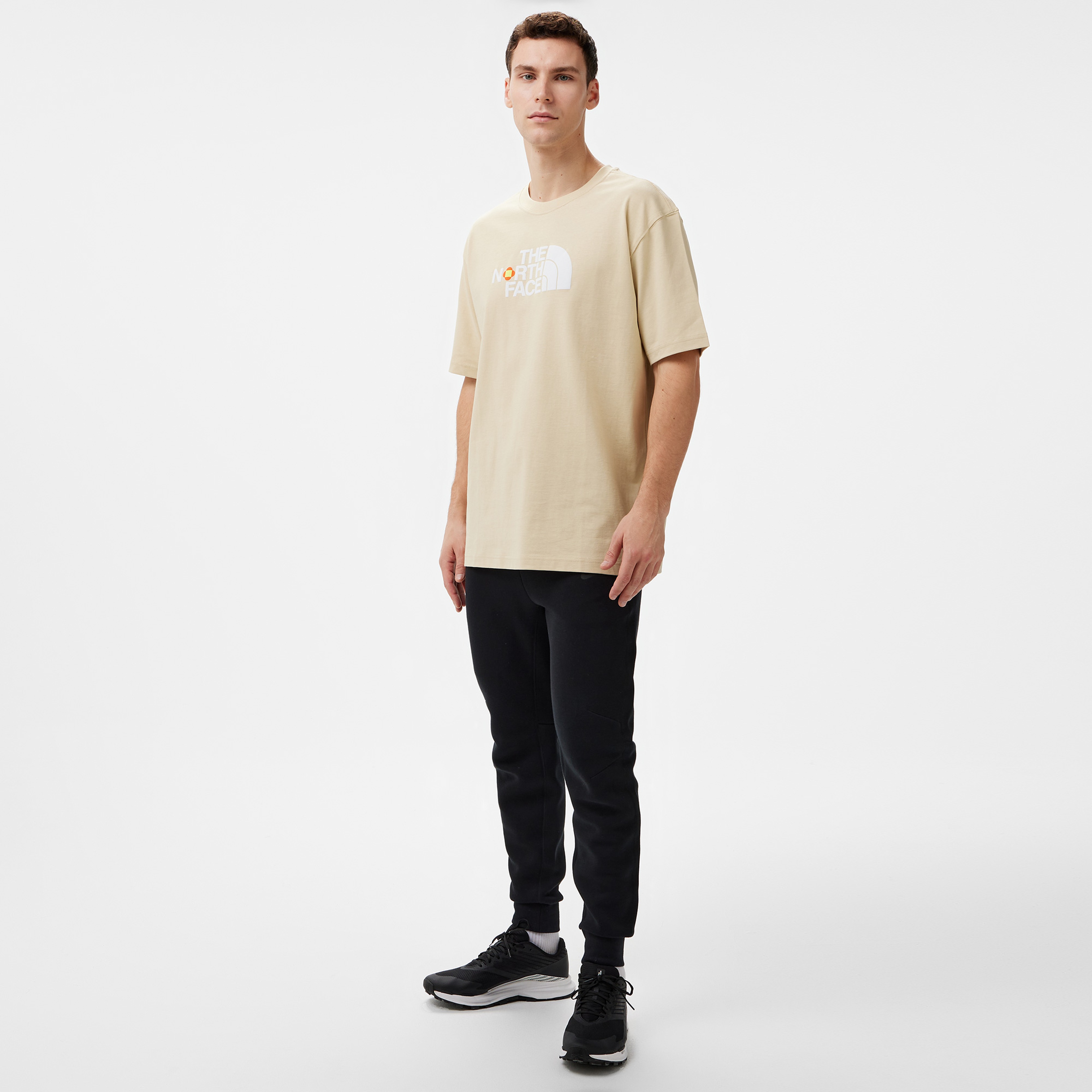 The North Face Yinka Ilori Erkek Bej T-Shirt