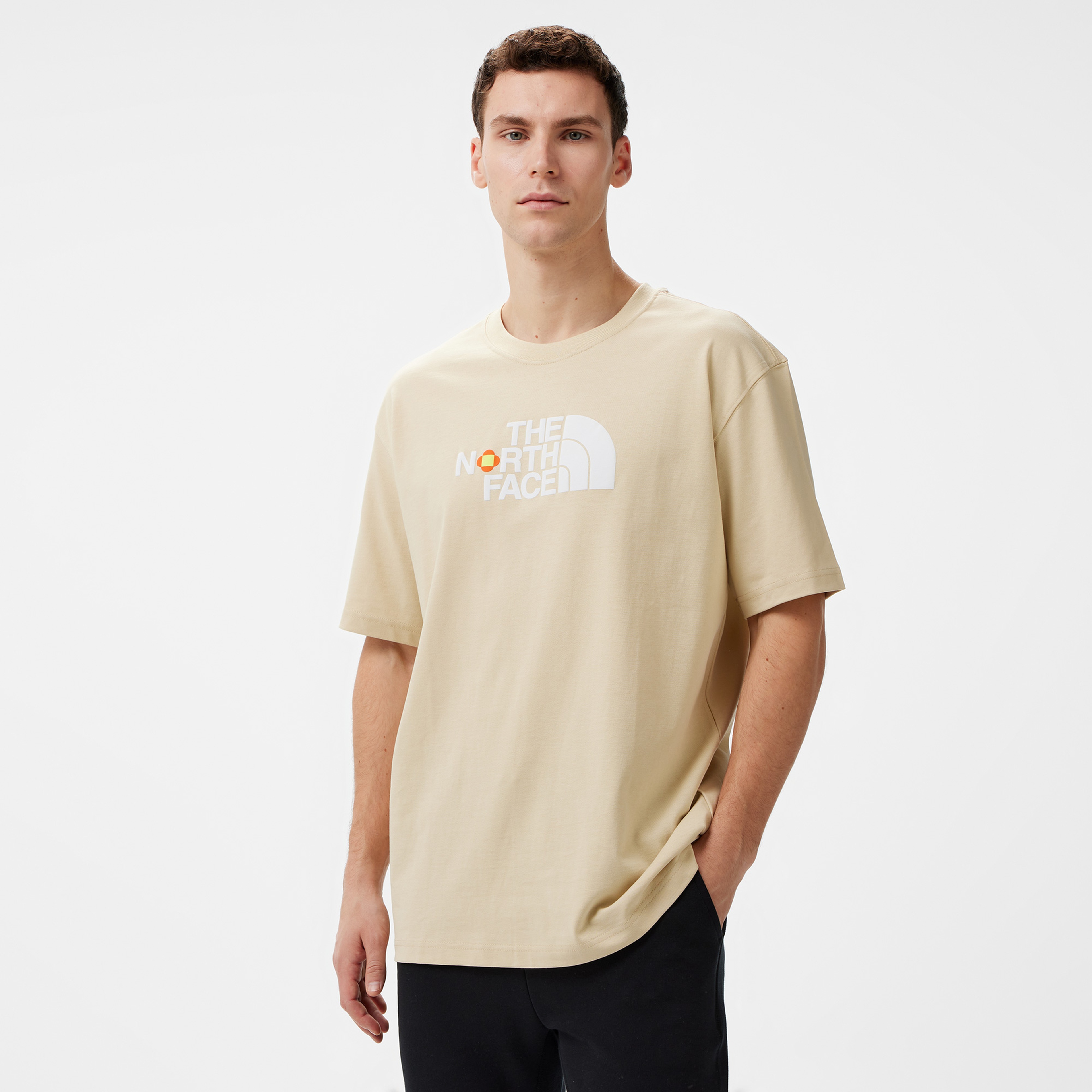 The North Face Yinka Ilori Erkek Bej T-Shirt
