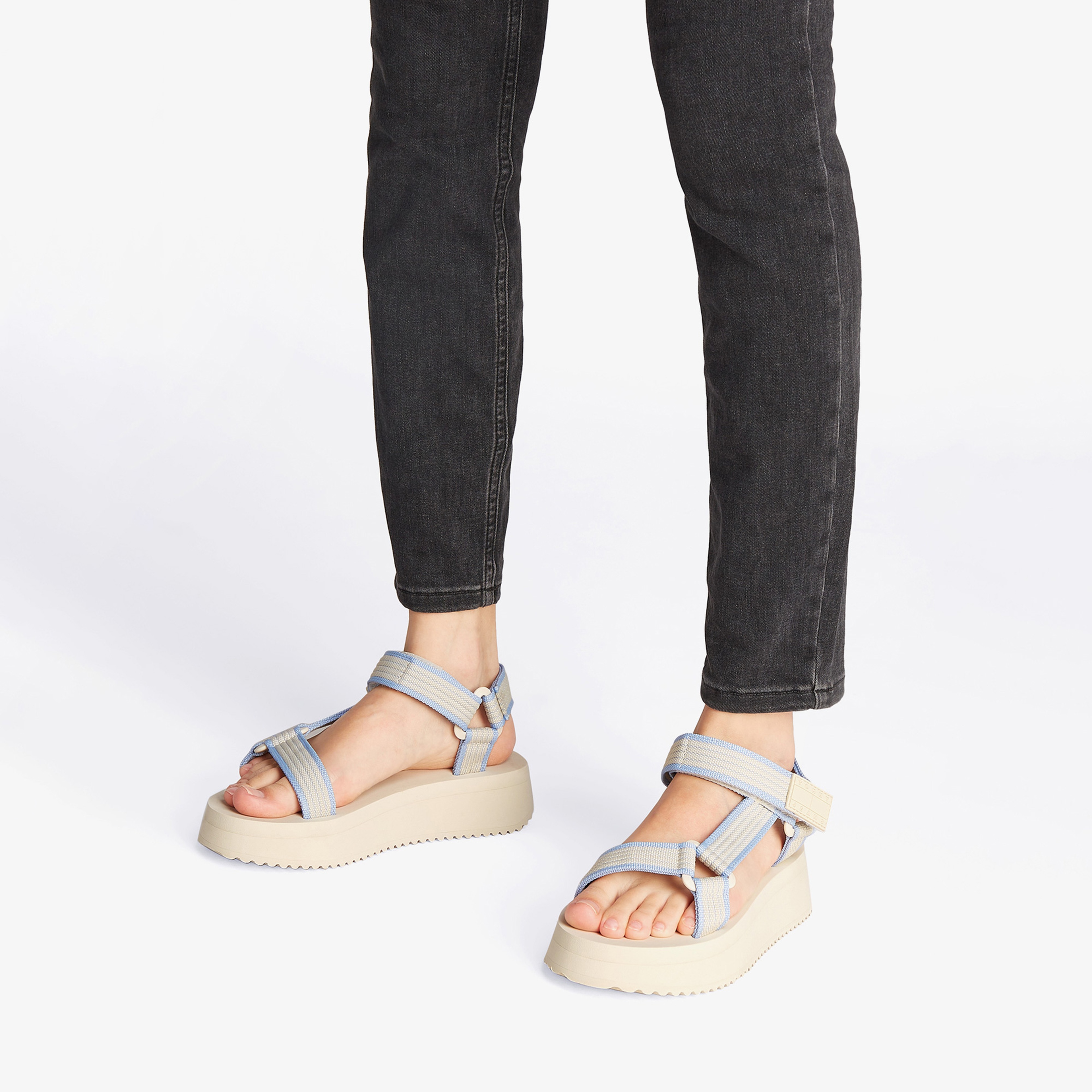 Tommy Hilfiger Eva Kadın Bej Sandalet