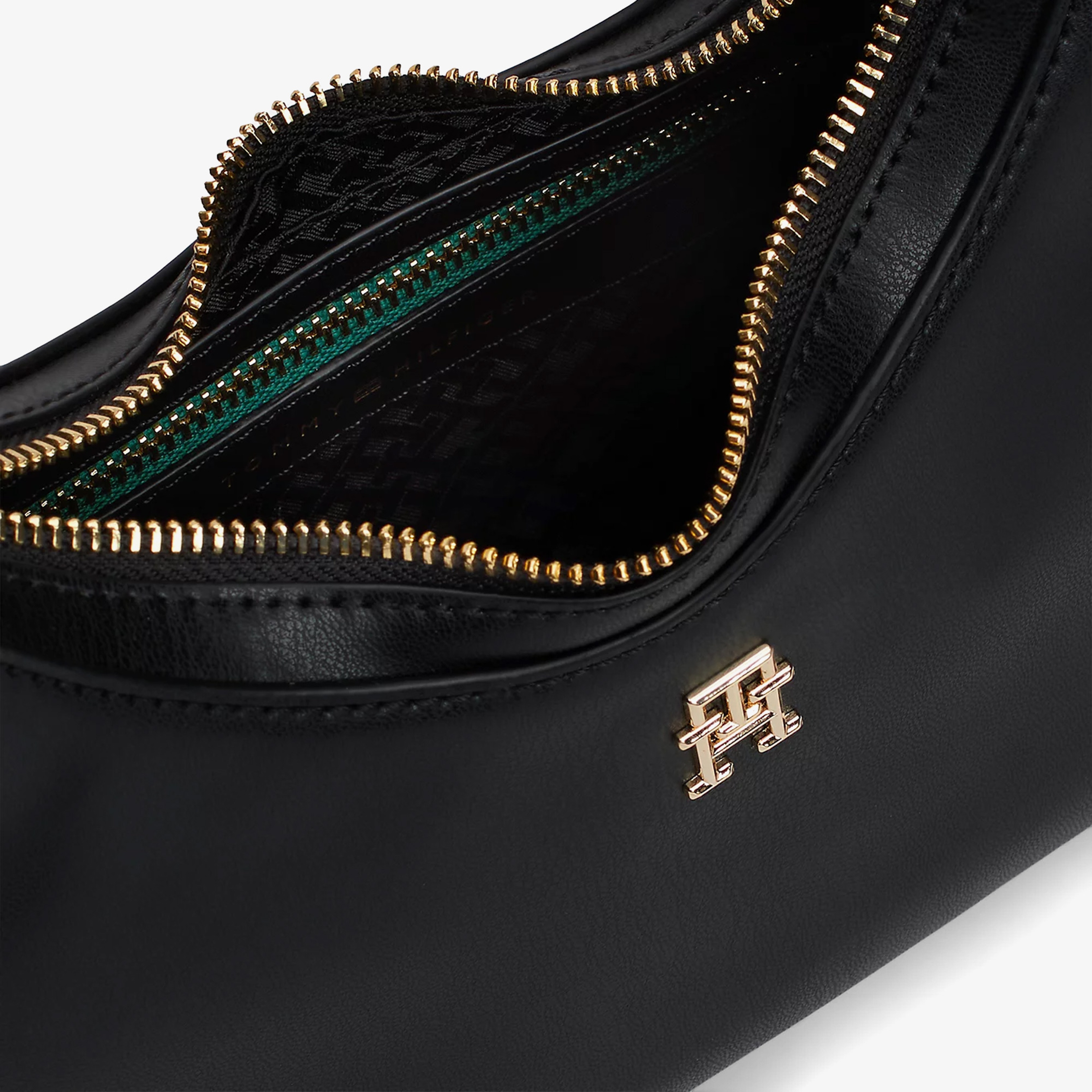 Tommy Hilfiger Refıned Chaın Crossover Kadın Siyah Çapraz Çanta