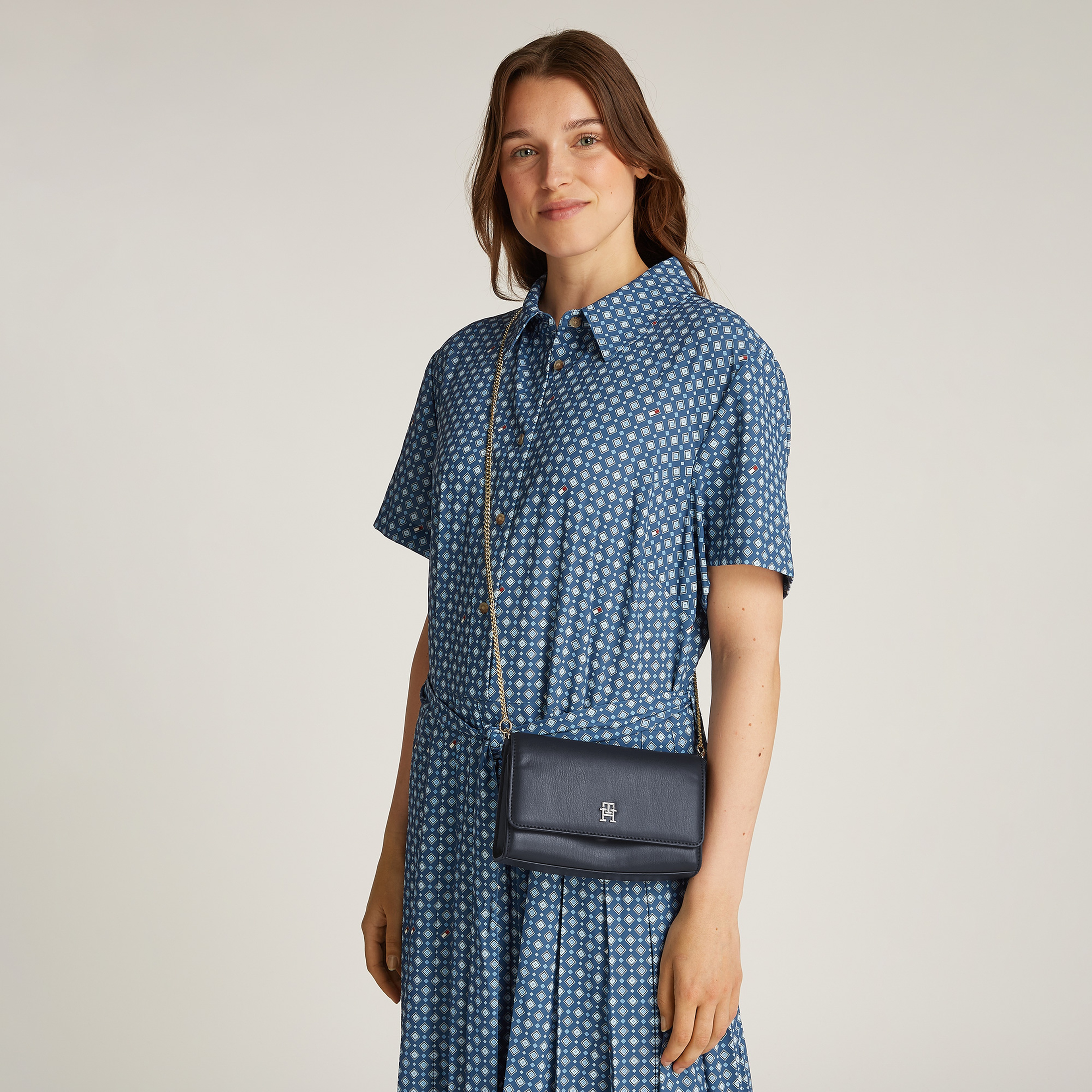 Tommy Hilfiger Eternity Chain Crossover Kadın Lacivert El Çantası