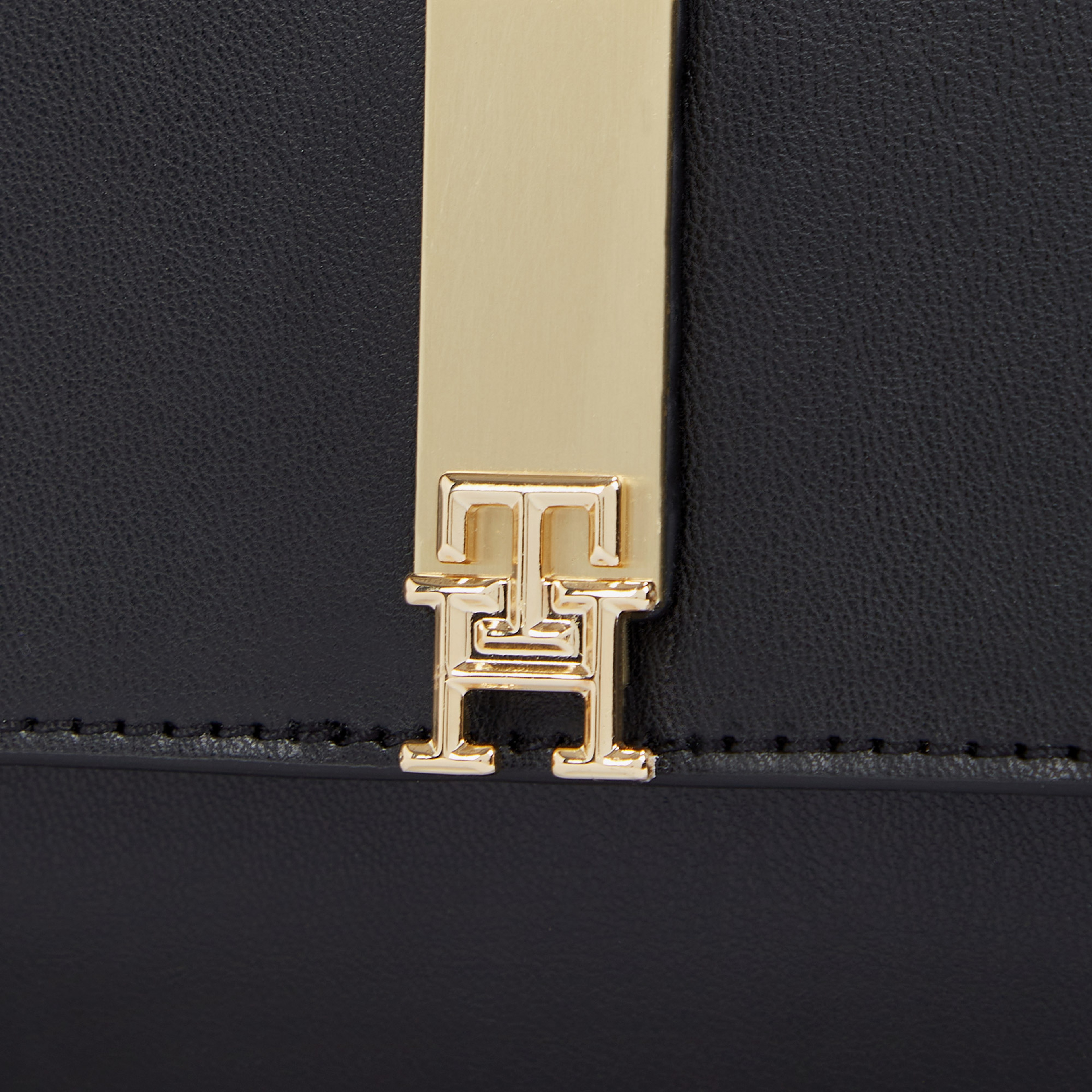 Tommy Hilfiger Heritage Mini Crossover Chain Kadın Siyah El Çantası