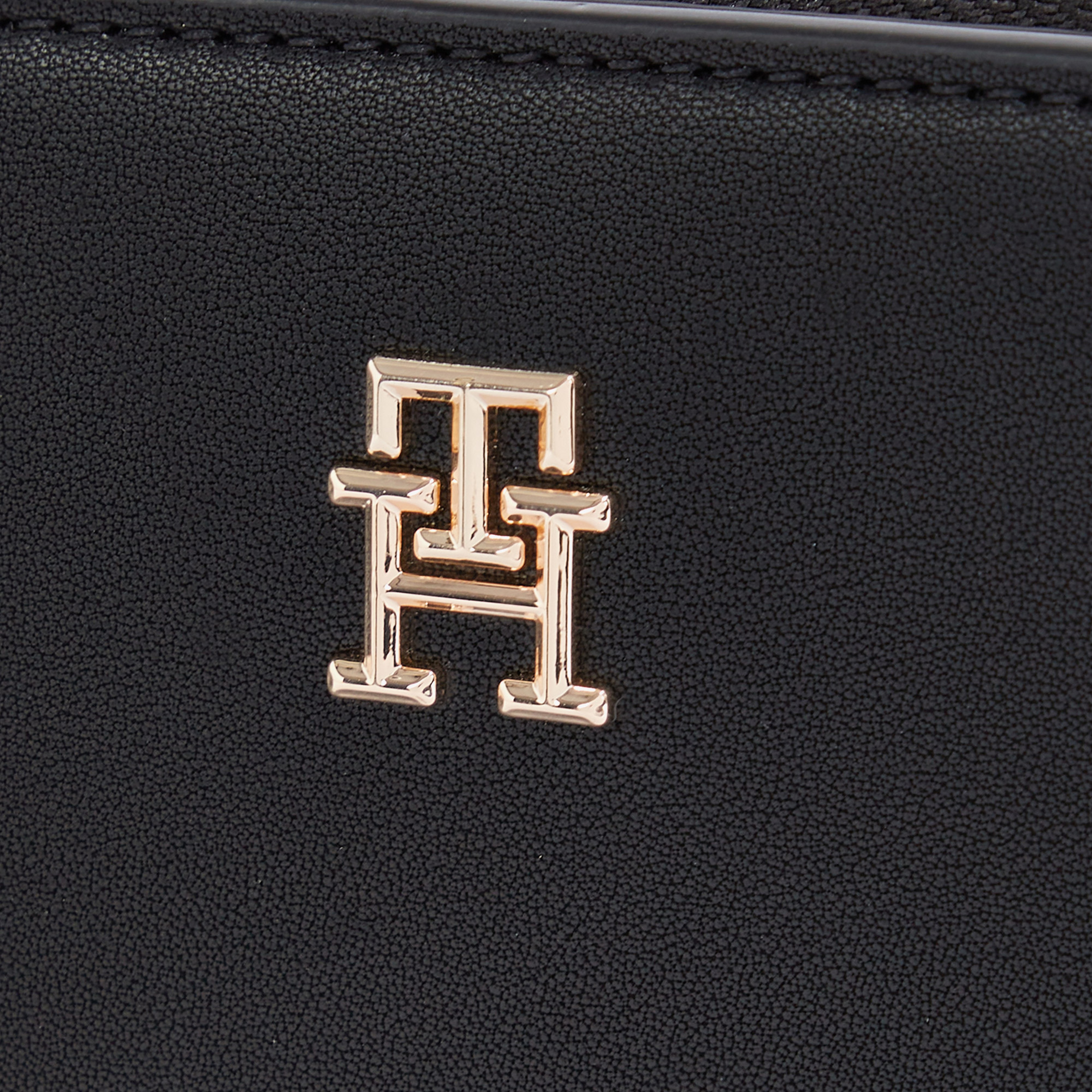 Tommy Hilfiger Logotape Kadın Siyah El Çantası