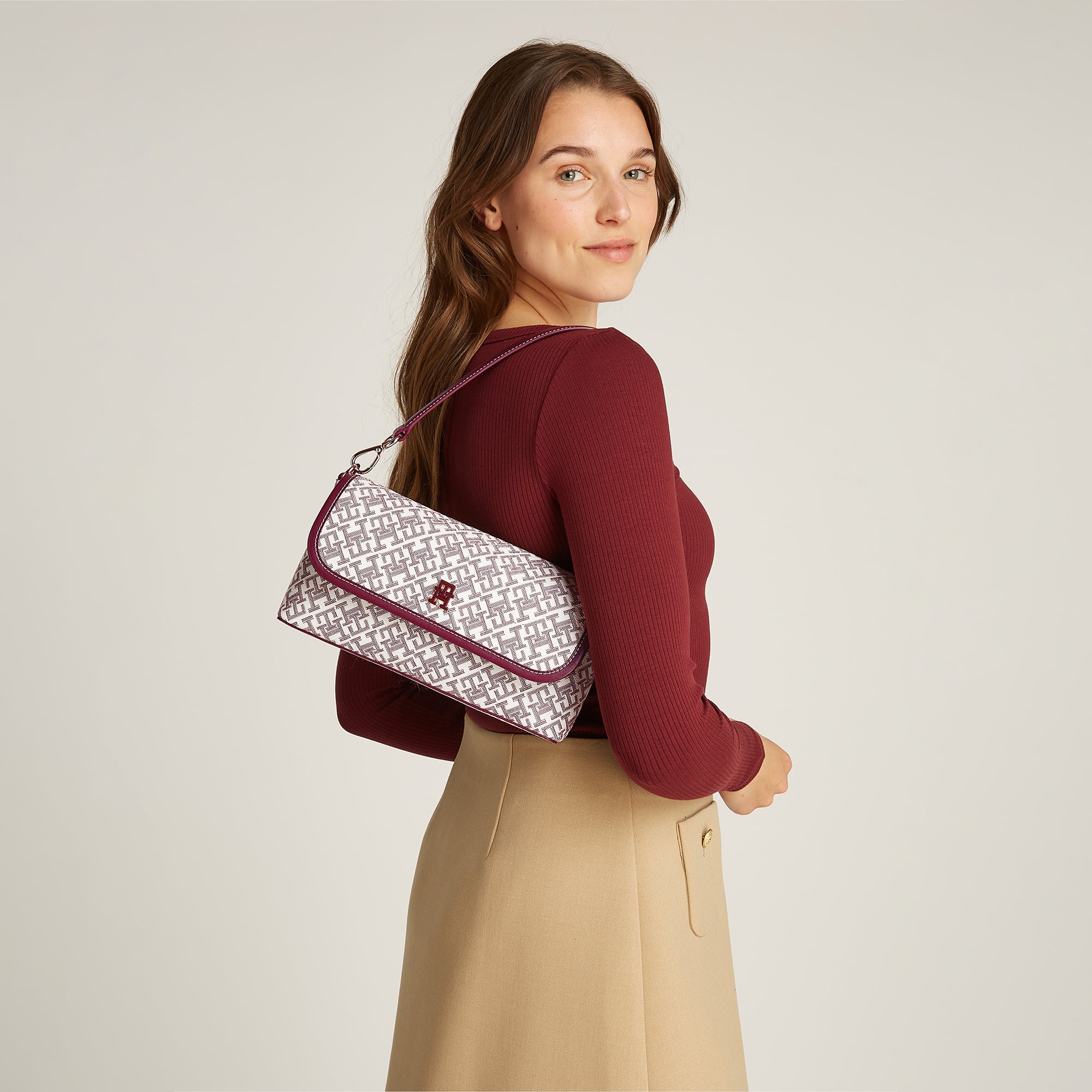 Tommy Hilfiger Monoplay Flap Crossover Kadın Kırmızı El Çantası