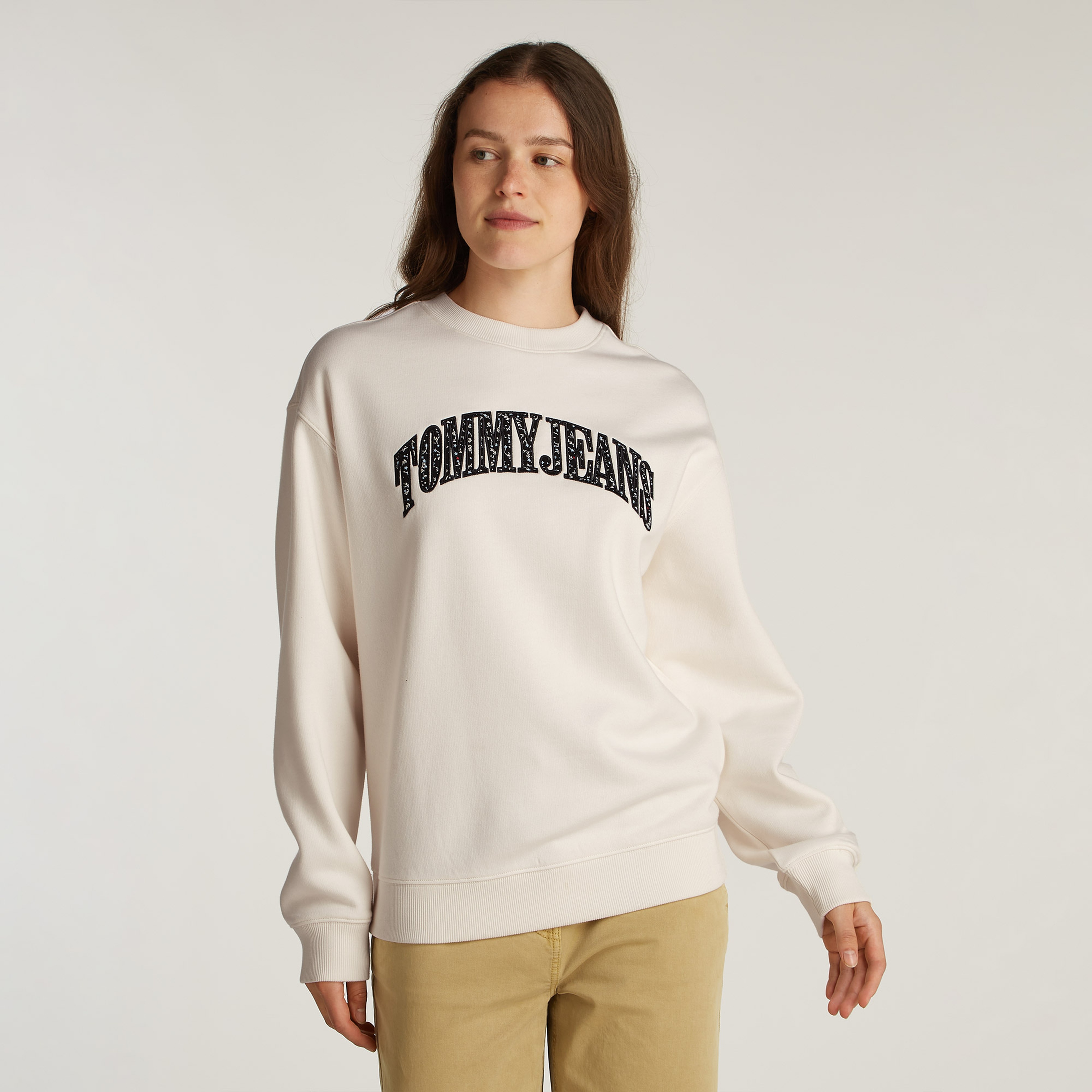 Tommy Jeans Relax Floral Varsity Crew Kadın Beyaz Sweatshirt