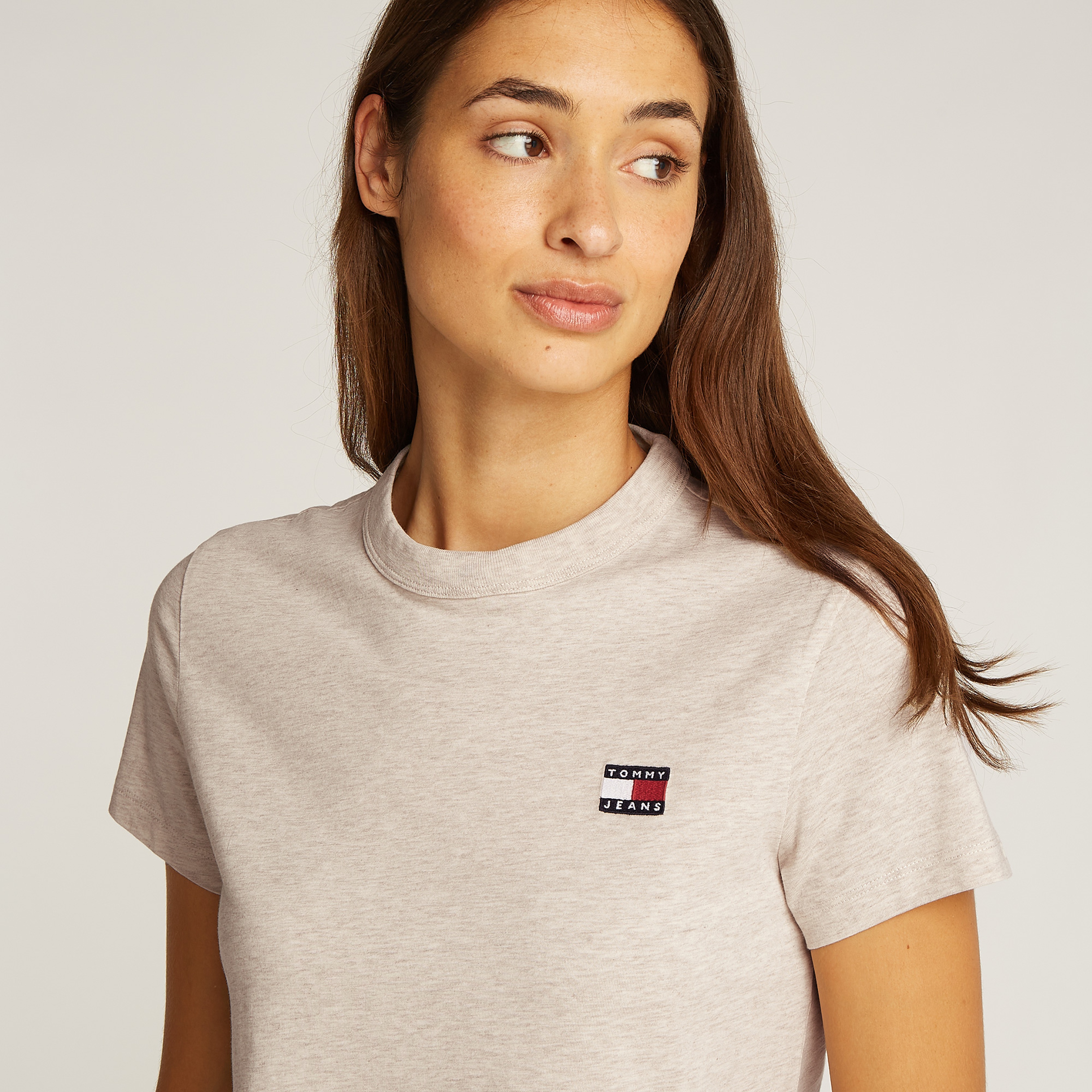 Tommy Jeans Reg Badge Kadın Bej T-Shirt